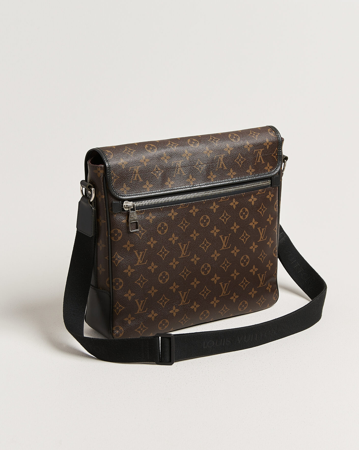 Herr | Pre-Owned & Vintage Bags | Louis Vuitton Pre-Owned | Abbesses Messenger Bag Monogram Macassar