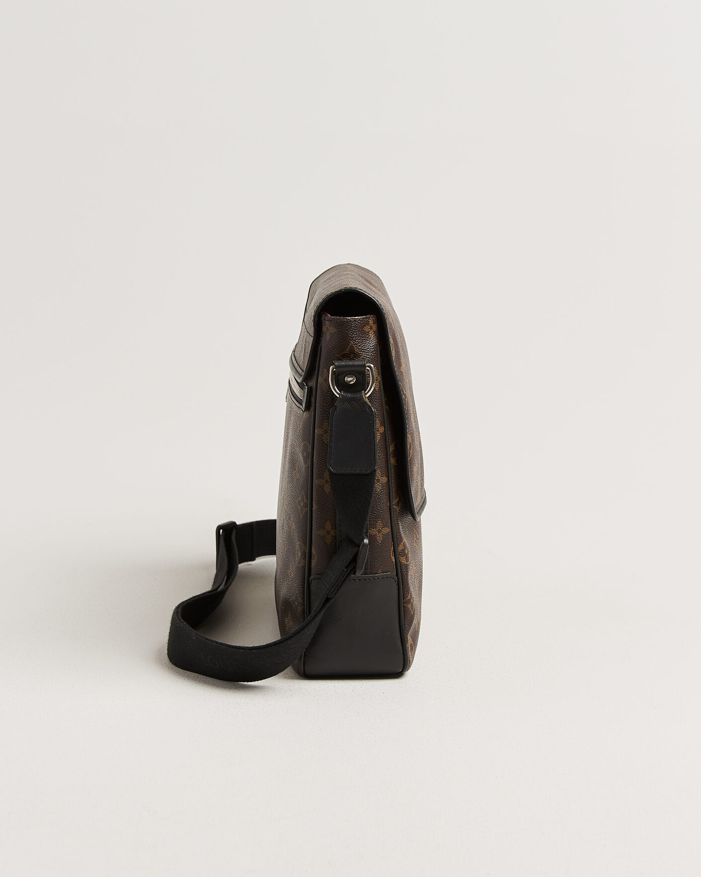Herr | Pre-Owned & Vintage Bags | Louis Vuitton Pre-Owned | Abbesses Messenger Bag Monogram Macassar