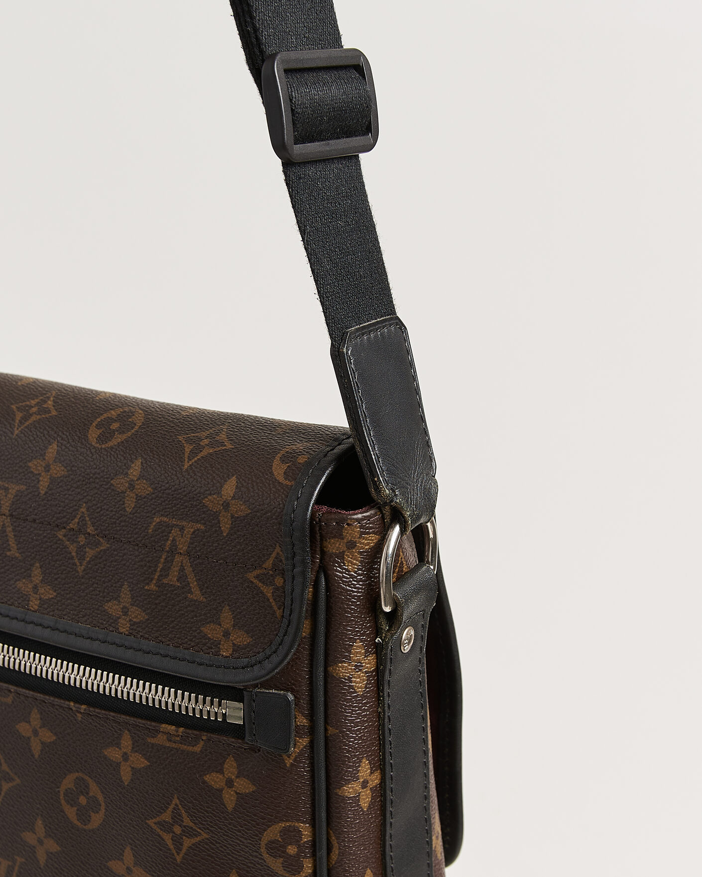 Herr | Pre-Owned & Vintage Bags | Louis Vuitton Pre-Owned | Abbesses Messenger Bag Monogram Macassar
