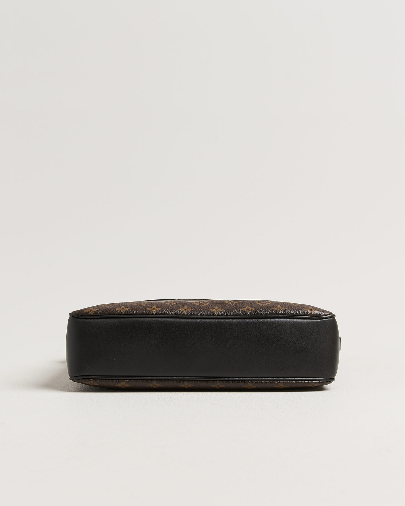 Herr | Pre-Owned & Vintage Bags | Louis Vuitton Pre-Owned | Abbesses Messenger Bag Monogram Macassar