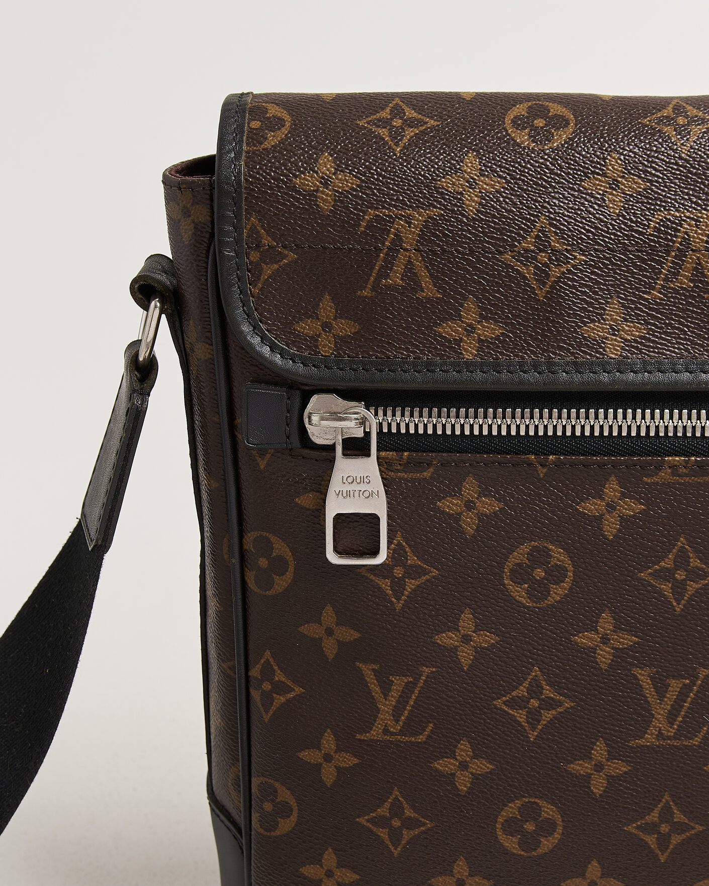 Herr | Pre-Owned & Vintage Bags | Louis Vuitton Pre-Owned | Abbesses Messenger Bag Monogram Macassar
