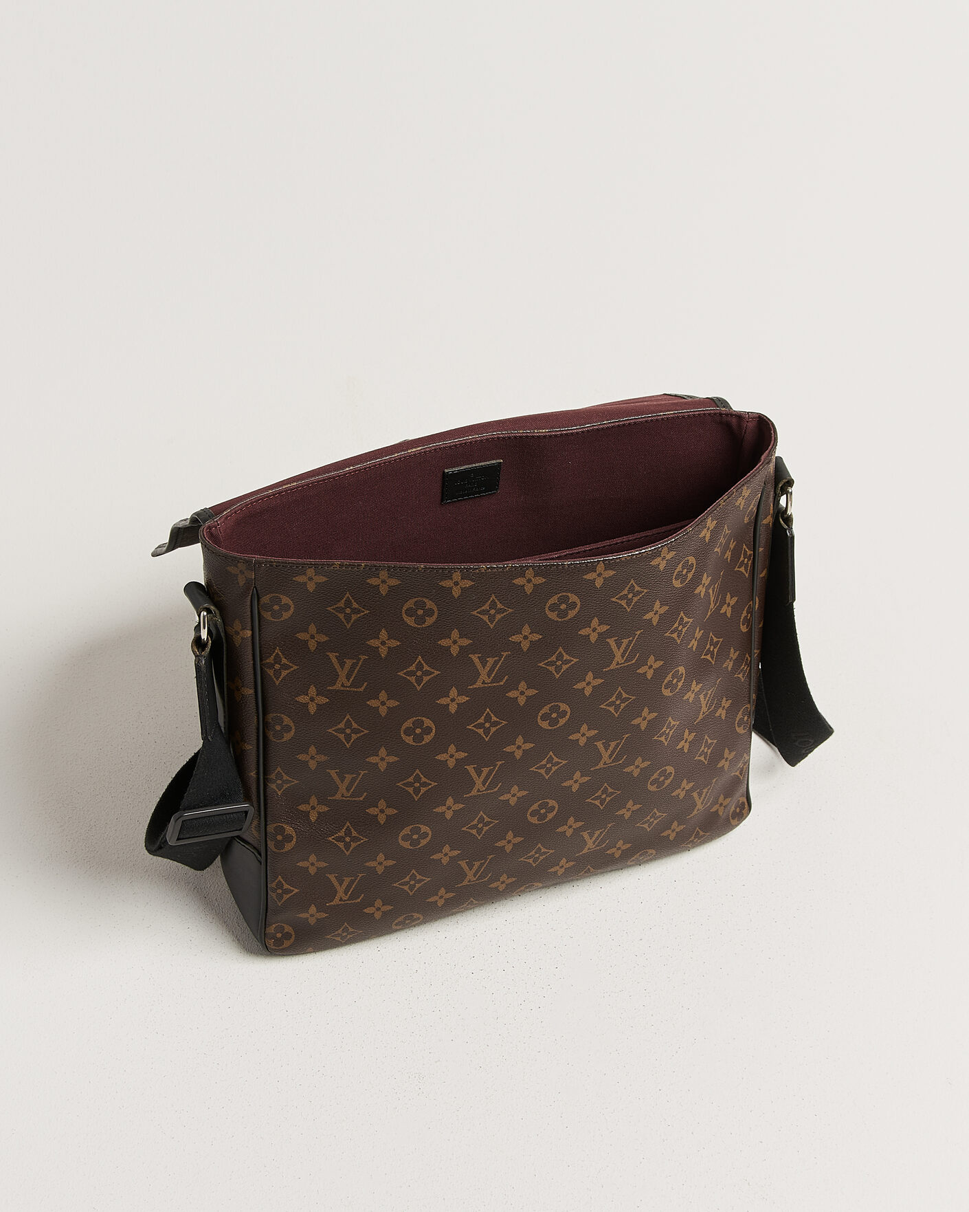 Herr | Pre-Owned & Vintage Bags | Louis Vuitton Pre-Owned | Abbesses Messenger Bag Monogram Macassar