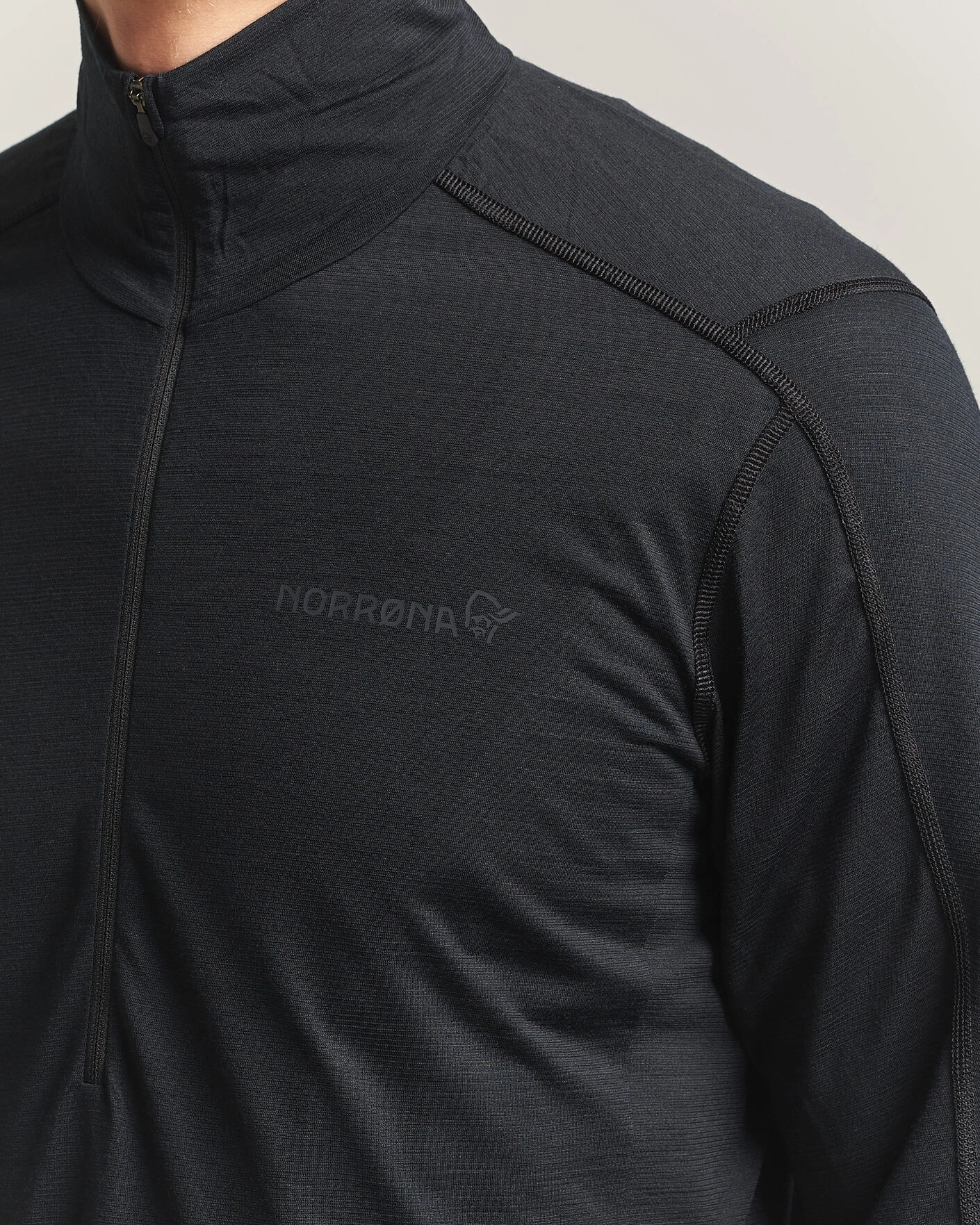 Herr | Tröjor | Norrøna | Falketind Equalizer Wool Zip Neck Caviar Black