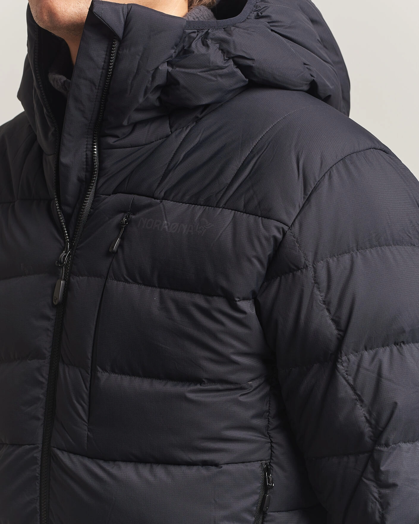 Herr | Jackor | Norrøna | Femund Down 700 Zip Hood Caviar Black