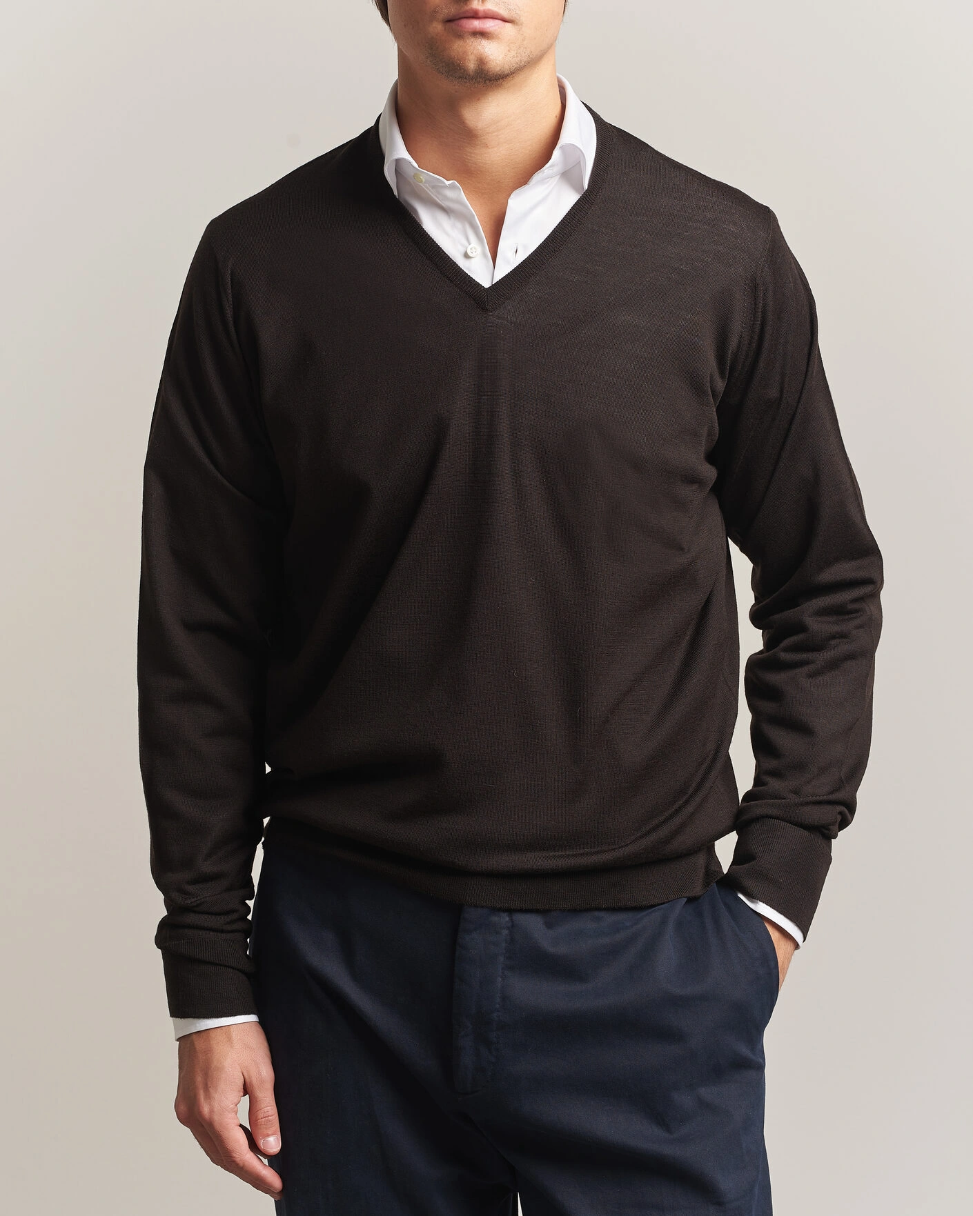 Herr | Tröjor | John Smedley | Bobby Extra Fine Merino V-Neck Pullover Faulkner Brown