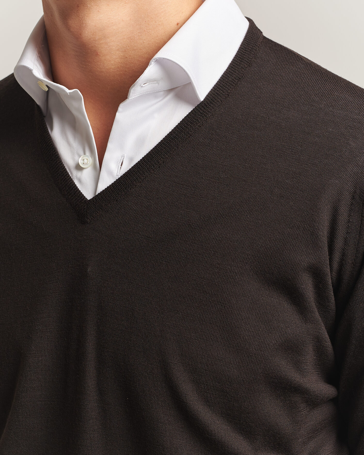 Herr | Tröjor | John Smedley | Bobby Extra Fine Merino V-Neck Pullover Faulkner Brown