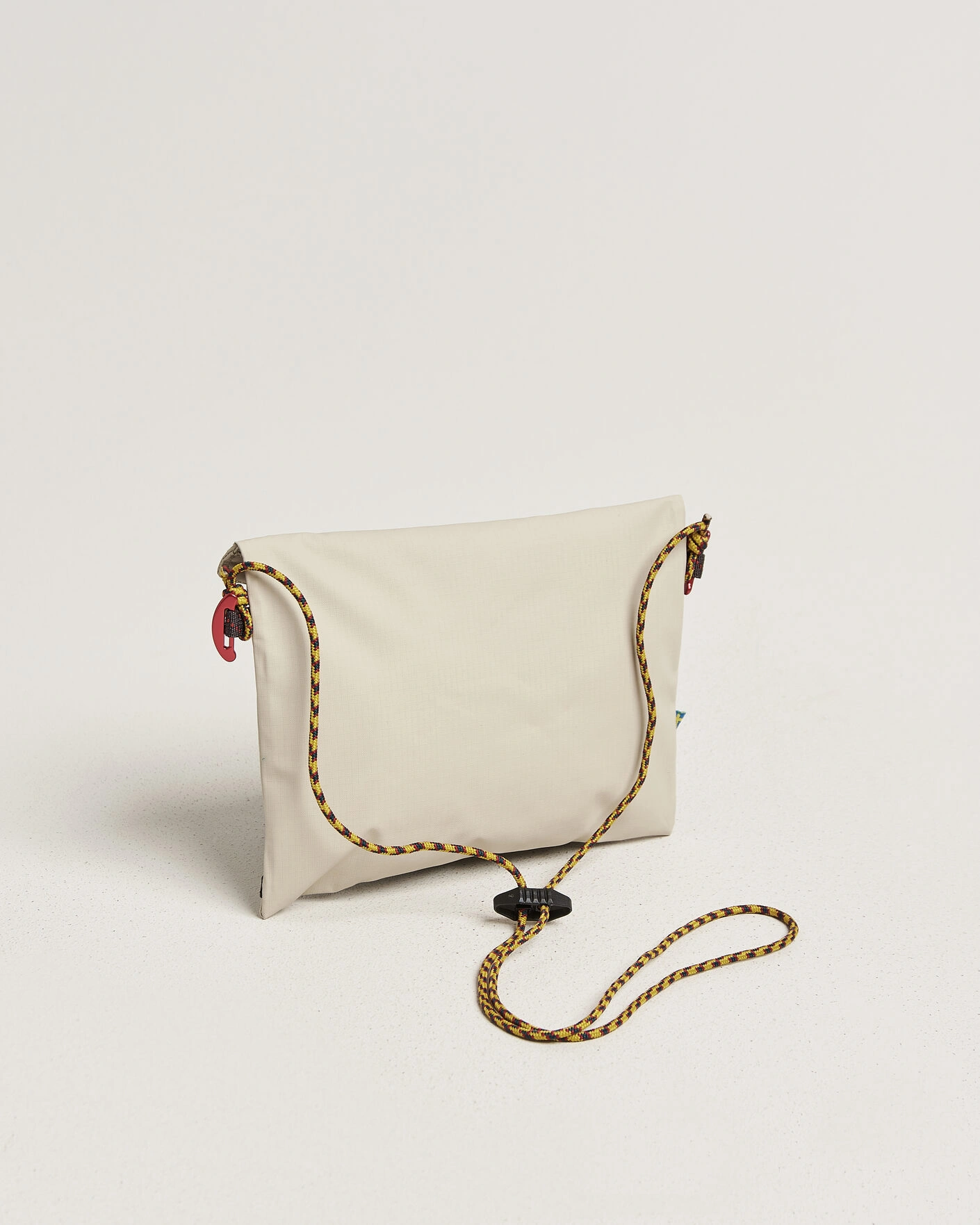Herr | Väskor | Klättermusen | Hrid WP 1,5L Accessory Bag Silver Creme
