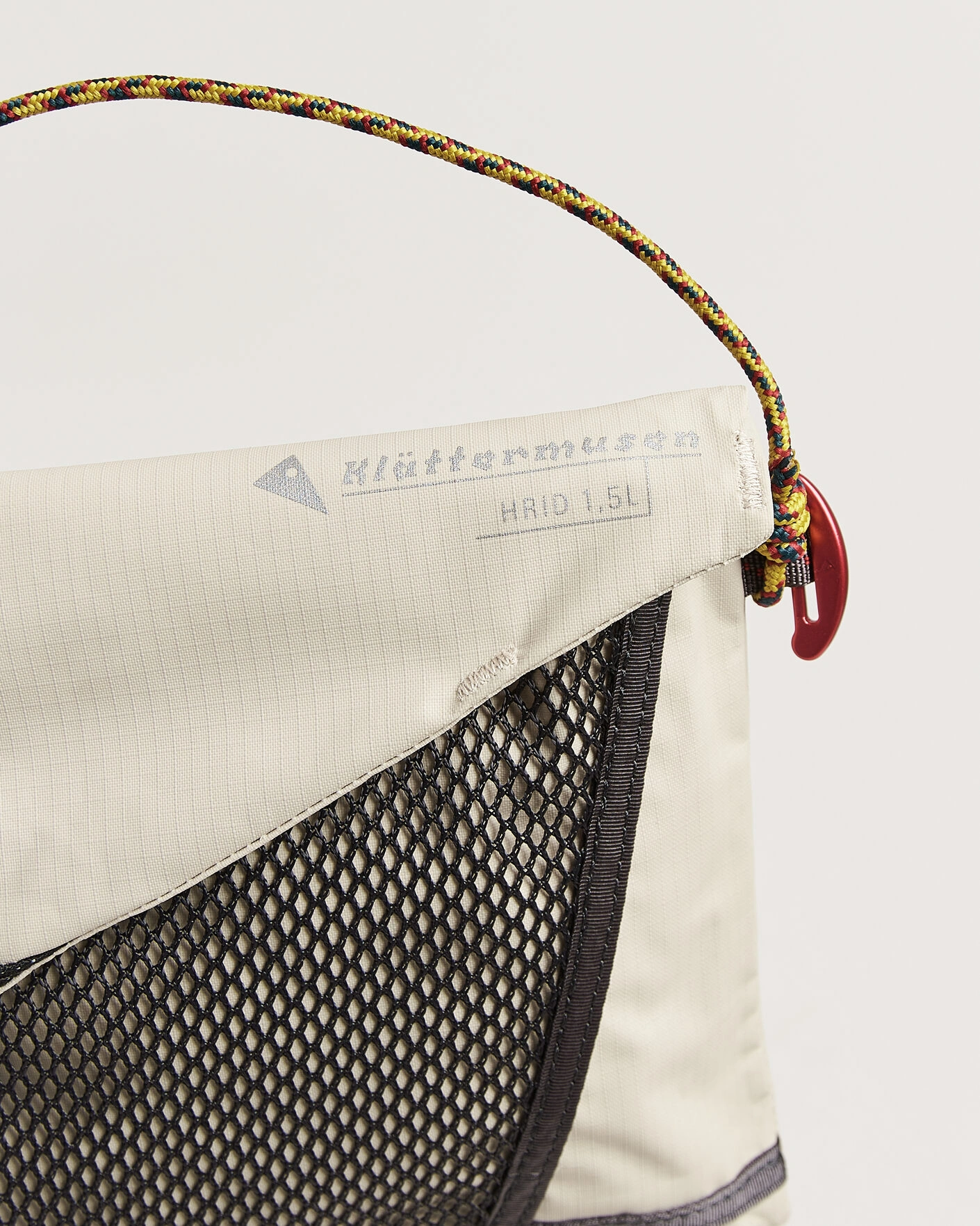 Herr | Väskor | Klättermusen | Hrid WP 1,5L Accessory Bag Silver Creme