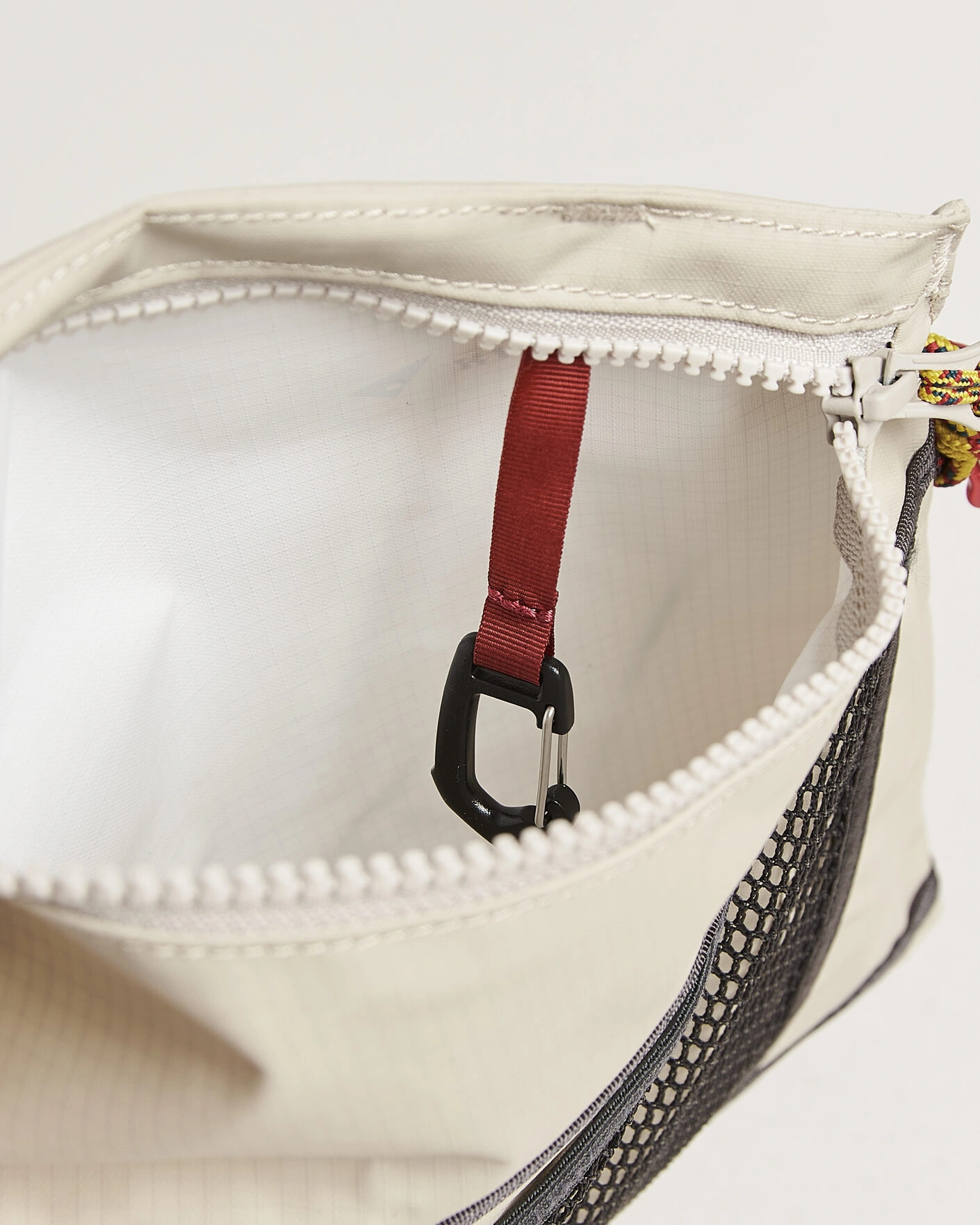 Herr | Väskor | Klättermusen | Hrid WP 1,5L Accessory Bag Silver Creme