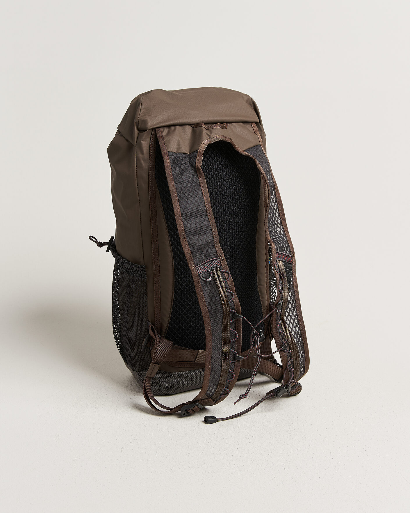 Herr | Klättermusen Fjörm Backpack 18L Slate Brown | Klättermusen | Fjörm Backpack 18L Slate Brown