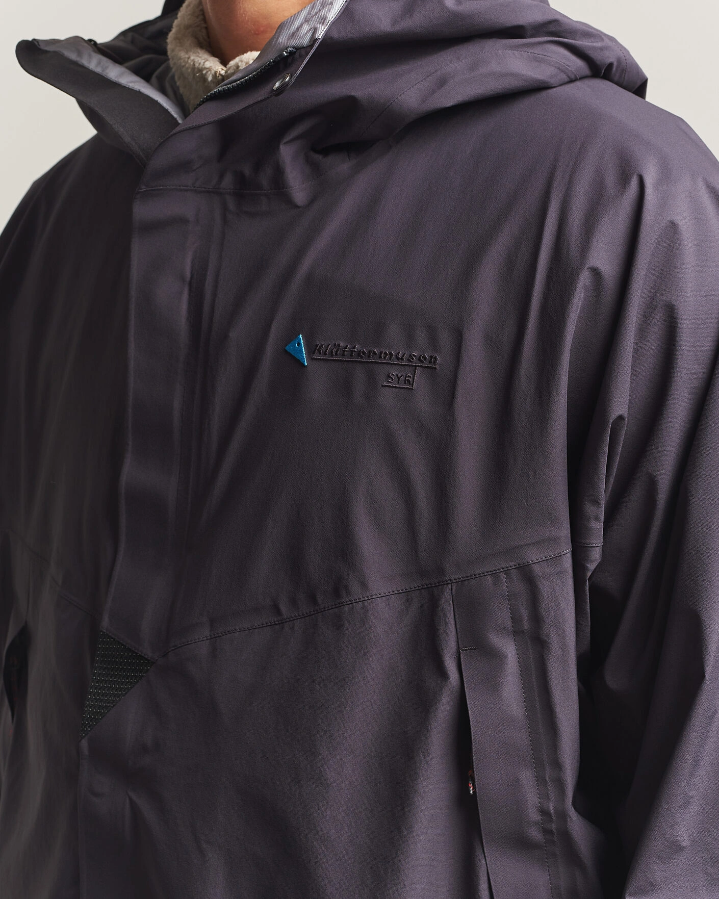 Herr | Jackor | Klättermusen | Syr Hood Parka Raven