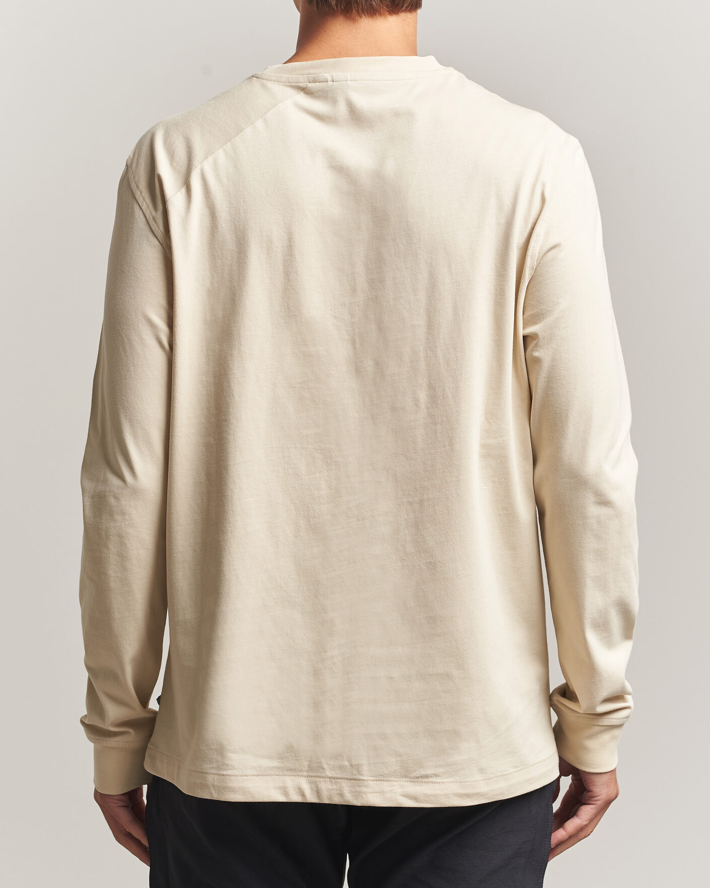 Herr | T-Shirts | Klättermusen | Root Long Sleeve Logo T-Shirt Clay