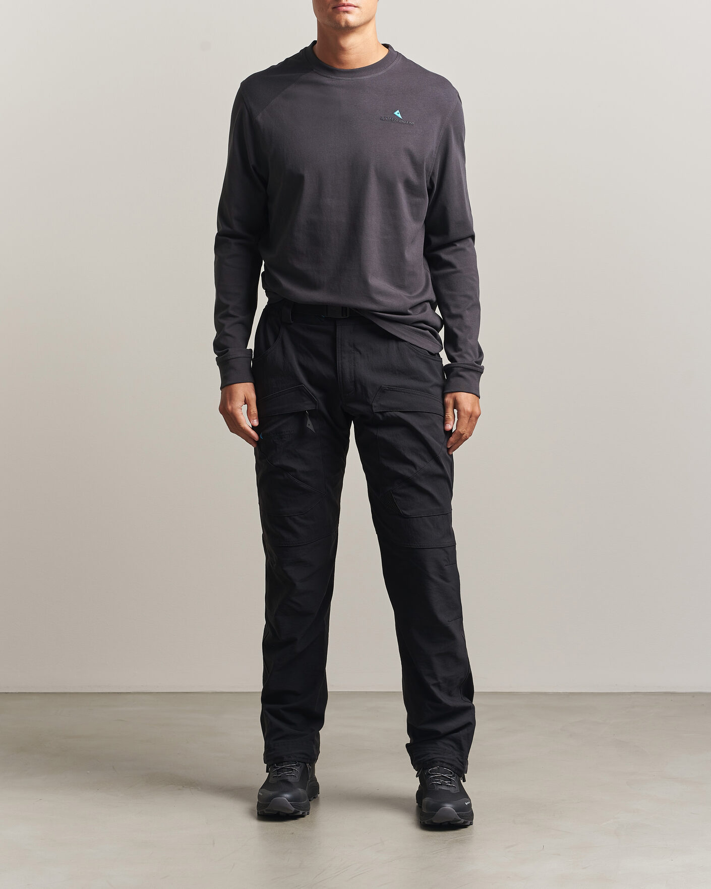 Herr | T-Shirts | Klättermusen | Root Long Sleeve Logo T-Shirt Raven