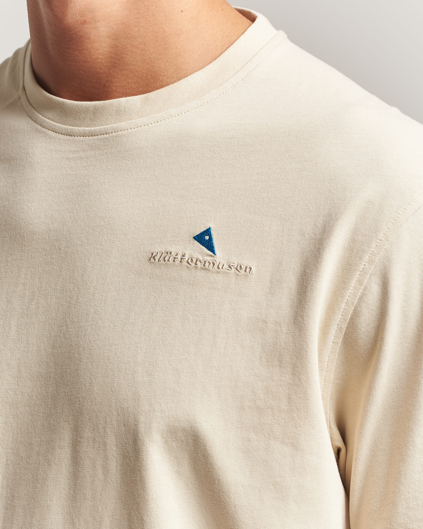 Herr | T-Shirts | Klättermusen | Root Logo T-Shirt Clay
