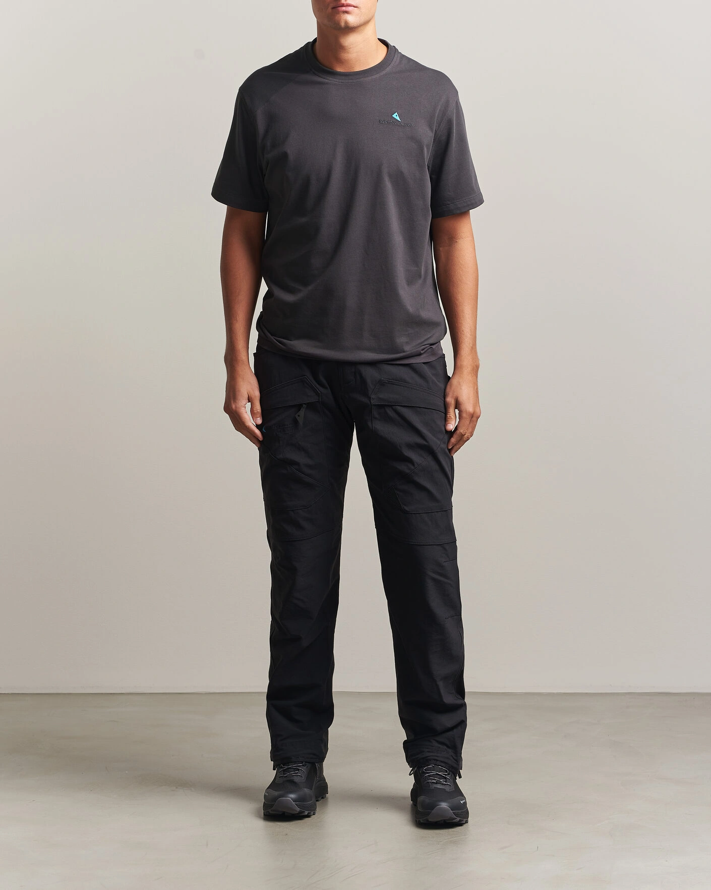 Herr | T-Shirts | Klättermusen | Root Logo T-Shirt Raven
