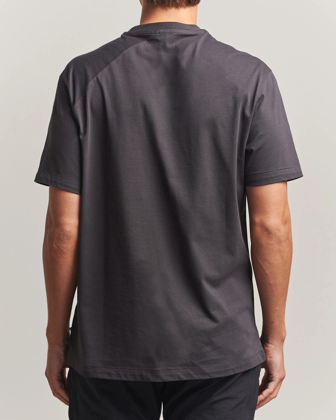Herr | T-Shirts | Klättermusen | Root Logo T-Shirt Raven