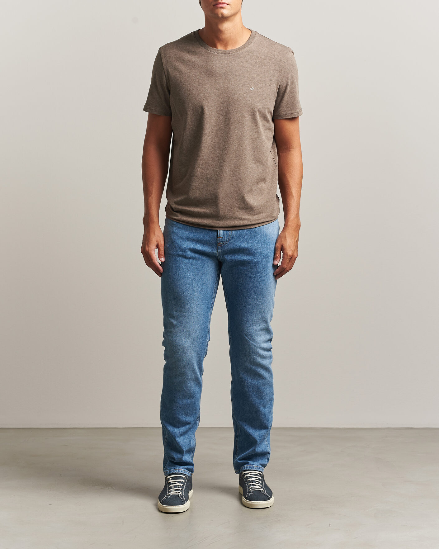 Herr | T-Shirts | Morris | James Crew Neck T-Shirt Brown