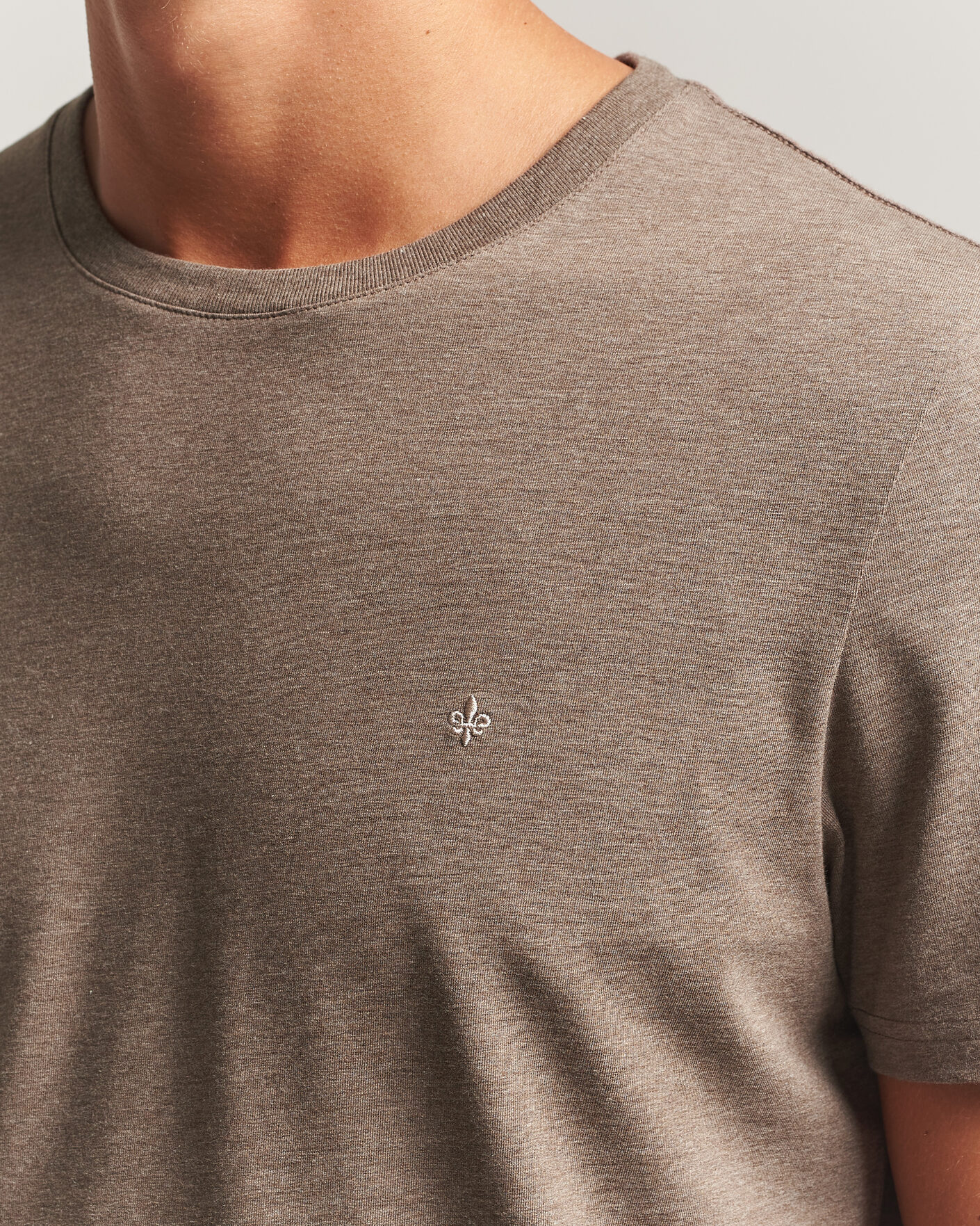 Herr | T-Shirts | Morris | James Crew Neck T-Shirt Brown