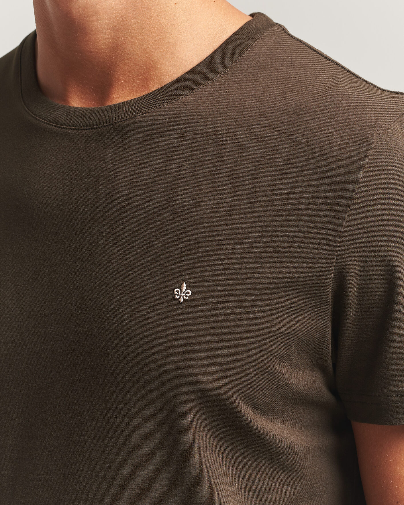 Herr | T-Shirts | Morris | James Crew Neck T-Shirt Brown