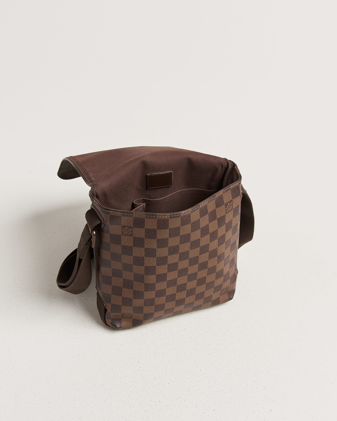 Herr | Pre-Owned & Vintage Bags | Louis Vuitton Pre-Owned | Crossbody Shoulder Bag Damier Ebene