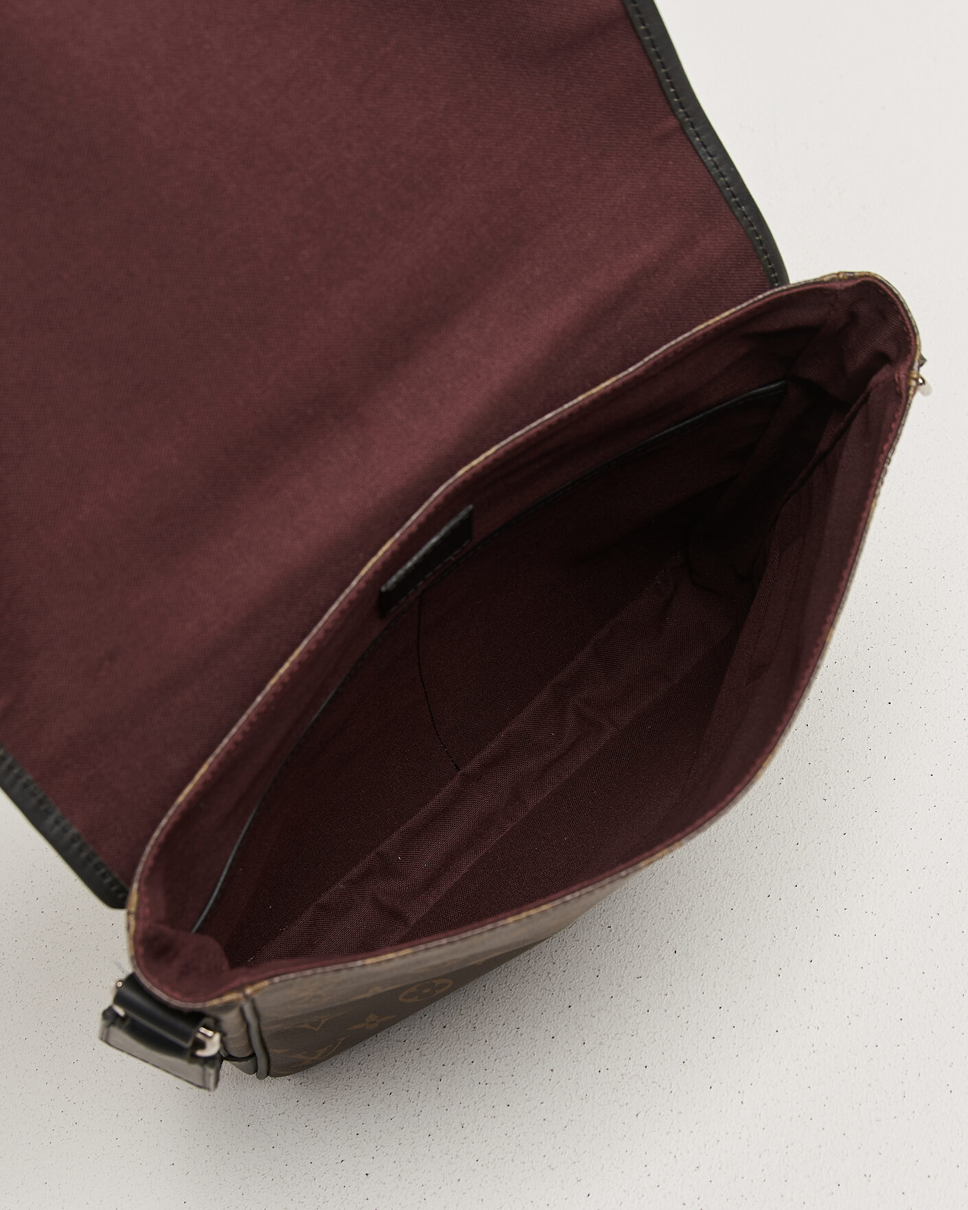 Herr | Pre-Owned & Vintage Bags | Louis Vuitton Pre-Owned | Messenger Bag Monogram Macassar