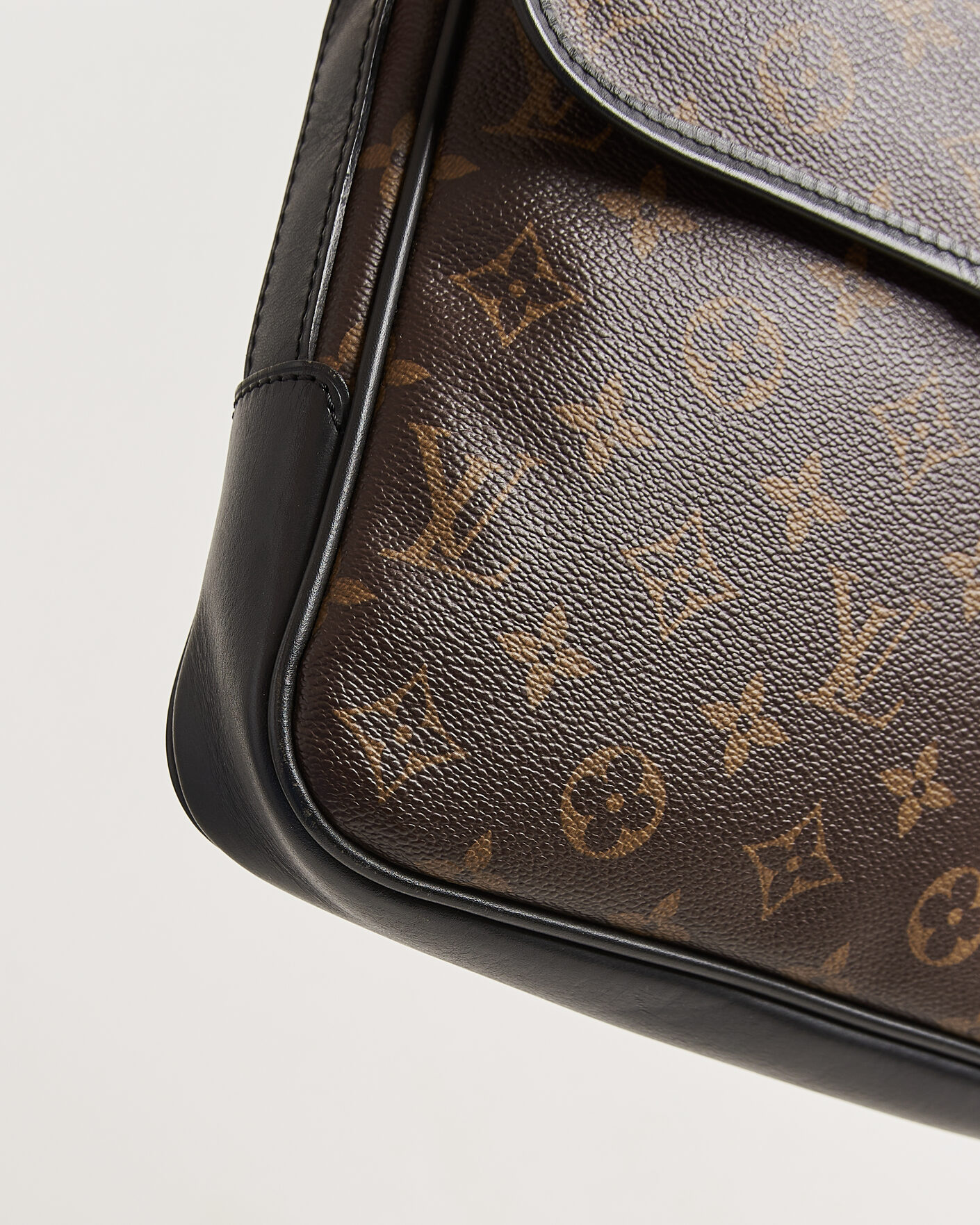Herr | Pre-Owned & Vintage Bags | Louis Vuitton Pre-Owned | Messenger Bag Monogram Macassar