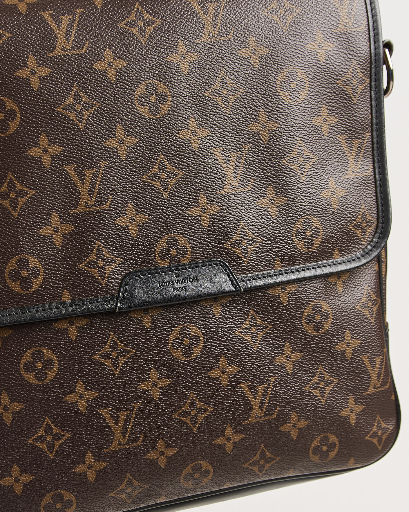 Herr | Pre-Owned & Vintage Bags | Louis Vuitton Pre-Owned | Messenger Bag Monogram Macassar
