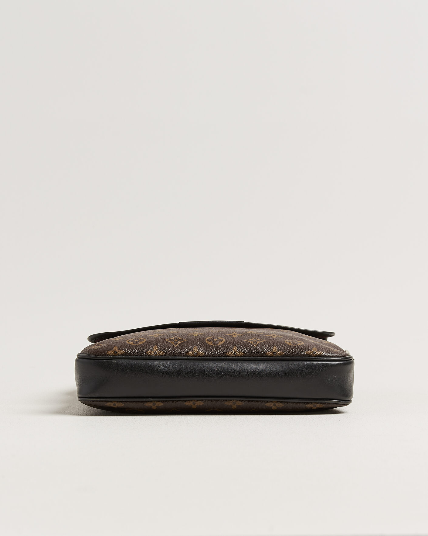 Herr | Pre-Owned & Vintage Bags | Louis Vuitton Pre-Owned | Messenger Bag Monogram Macassar