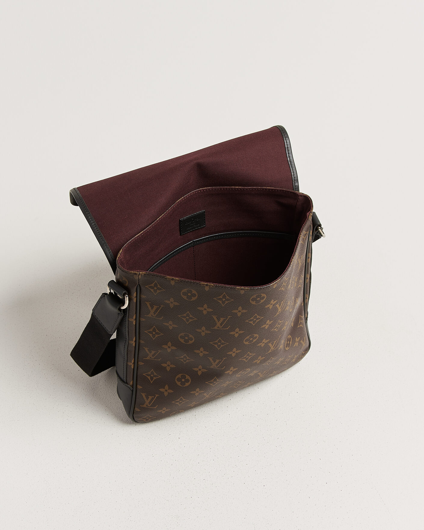 Herr | Pre-Owned & Vintage Bags | Louis Vuitton Pre-Owned | Messenger Bag Monogram Macassar
