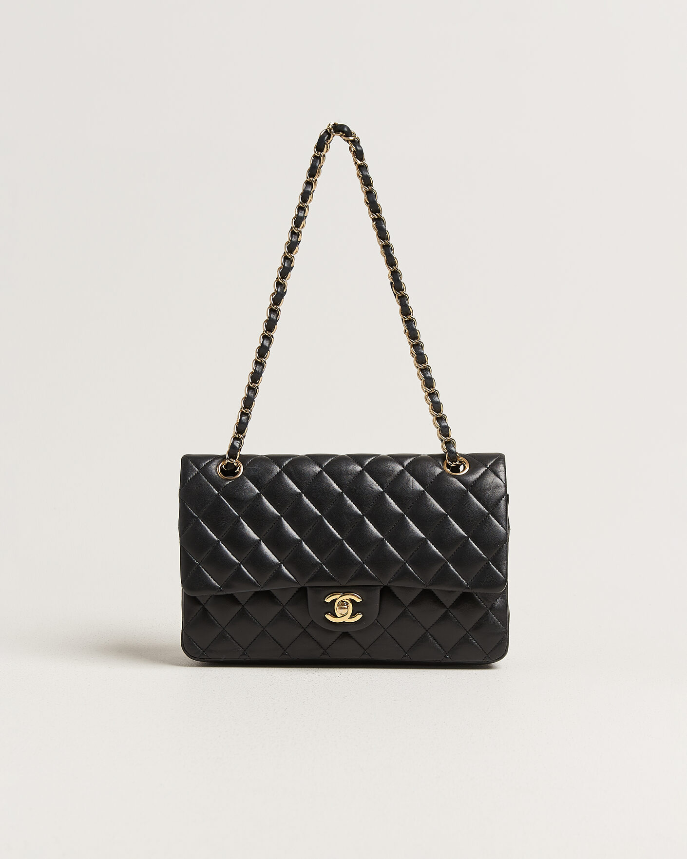 Herr | Pre-Owned & Vintage Bags | Chanel Pre-Owned | Classic Medium Double Flap Bag Lambskin Black