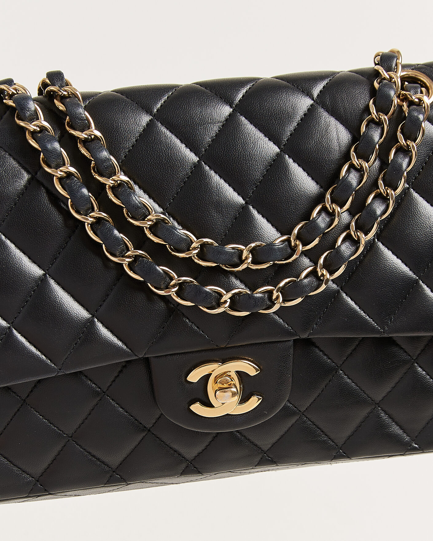 Herr | Pre-Owned & Vintage Bags | Chanel Pre-Owned | Classic Medium Double Flap Bag Lambskin Black