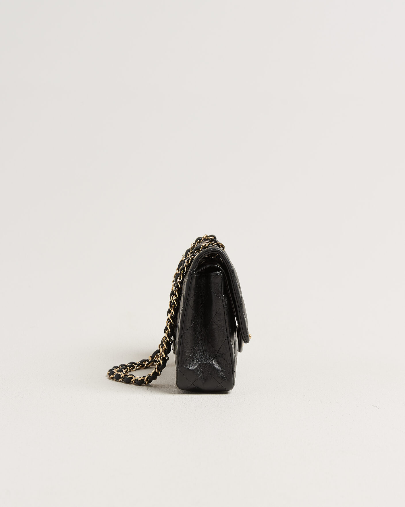 Herr | Pre-Owned & Vintage Bags | Chanel Pre-Owned | Classic Medium Double Flap Bag Lambskin Black