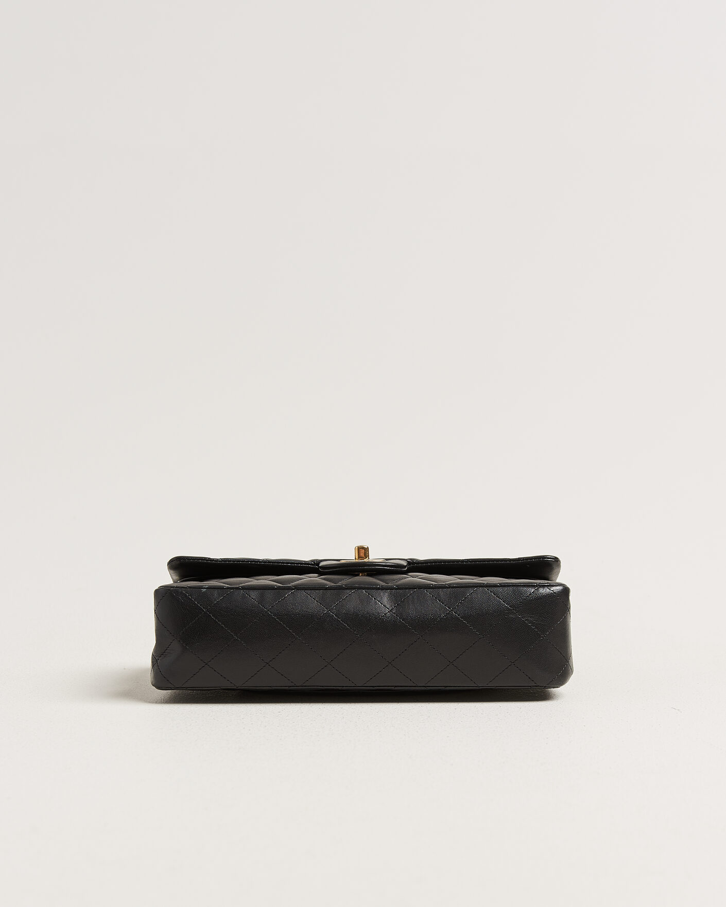 Herr | Pre-Owned & Vintage Bags | Chanel Pre-Owned | Classic Medium Double Flap Bag Lambskin Black