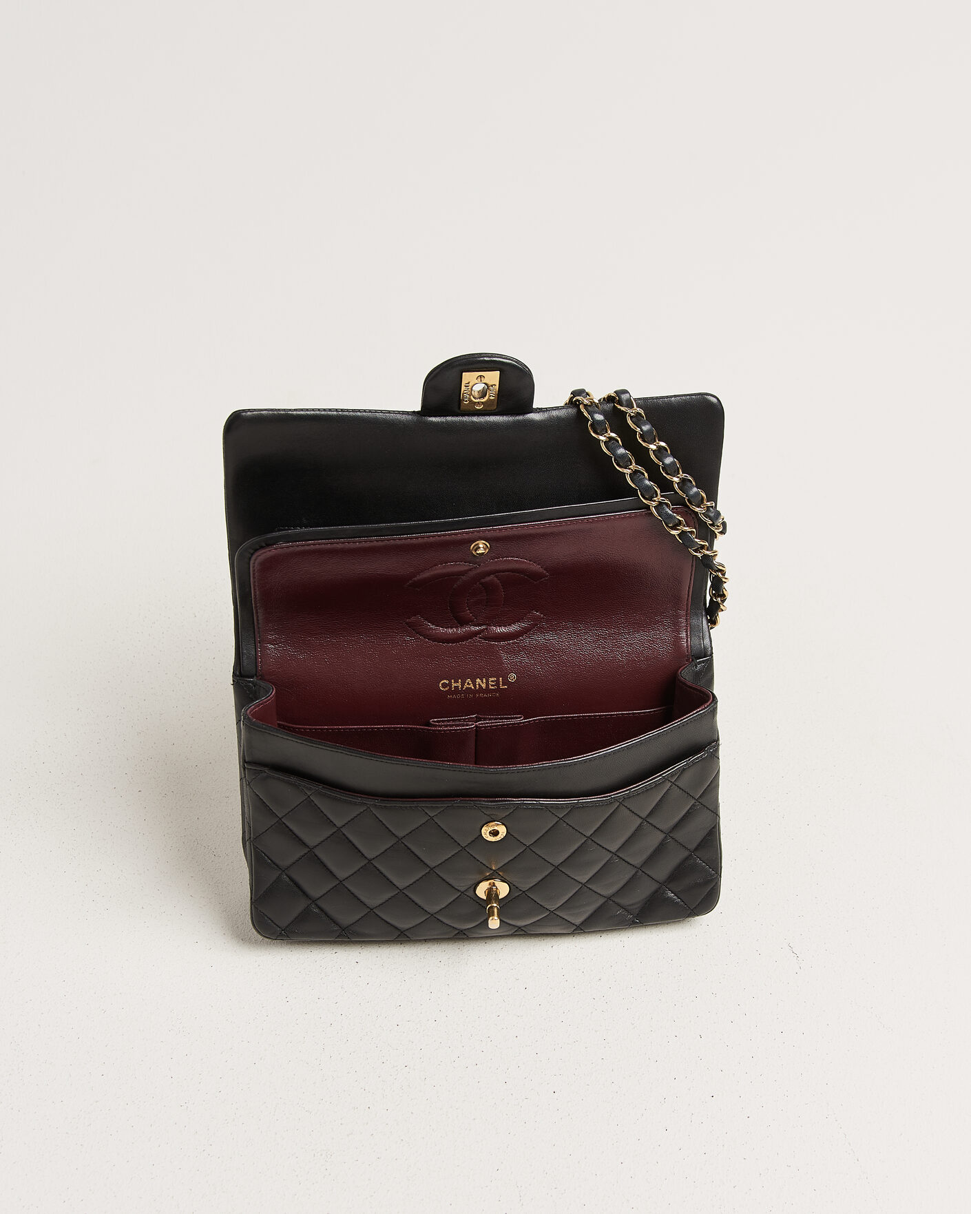 Herr | Pre-Owned & Vintage Bags | Chanel Pre-Owned | Classic Medium Double Flap Bag Lambskin Black