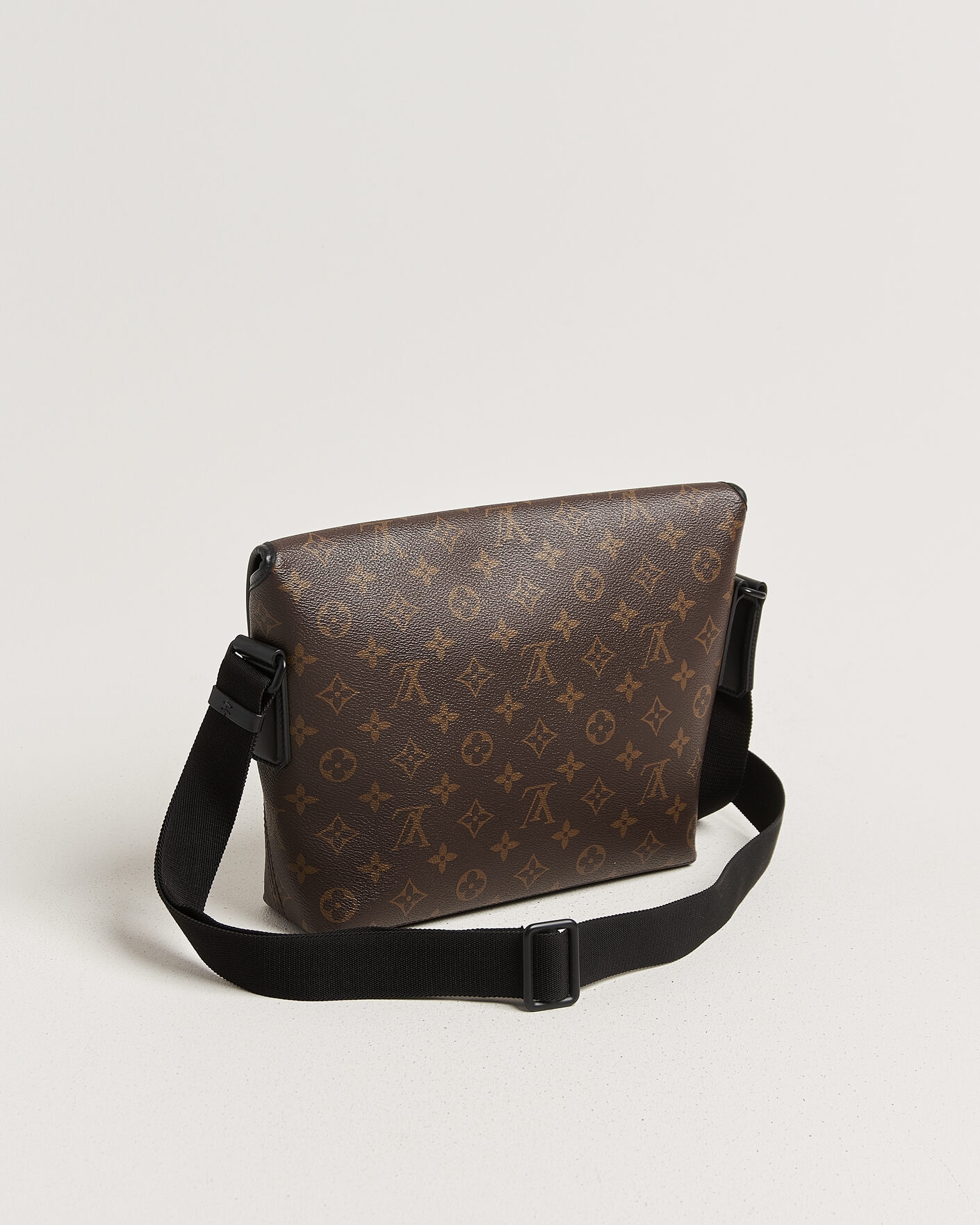 Herr | Pre-Owned & Vintage Bags | Louis Vuitton Pre-Owned | Messenger Bag Monogram Macassar