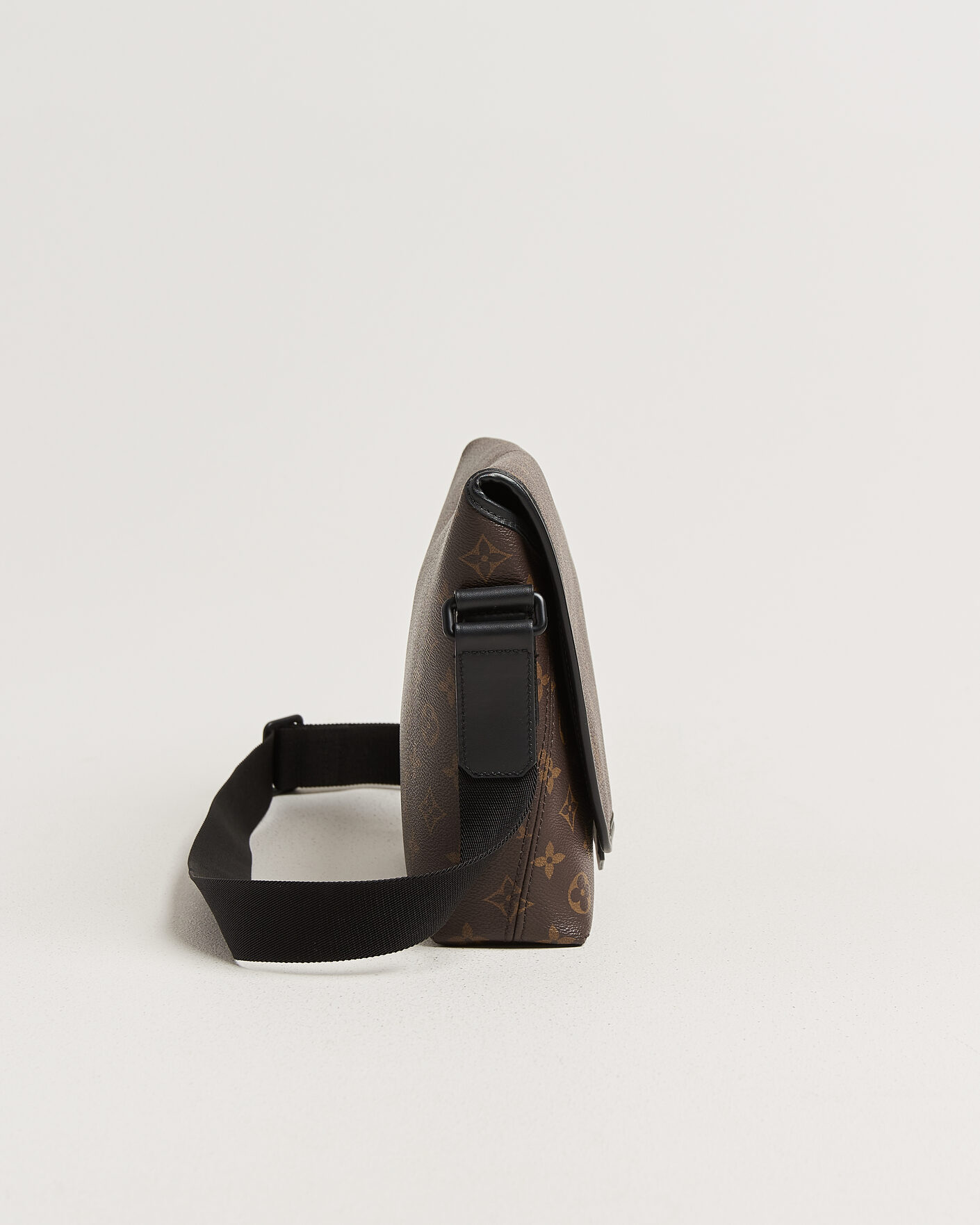 Herr | Pre-Owned & Vintage Bags | Louis Vuitton Pre-Owned | Messenger Bag Monogram Macassar