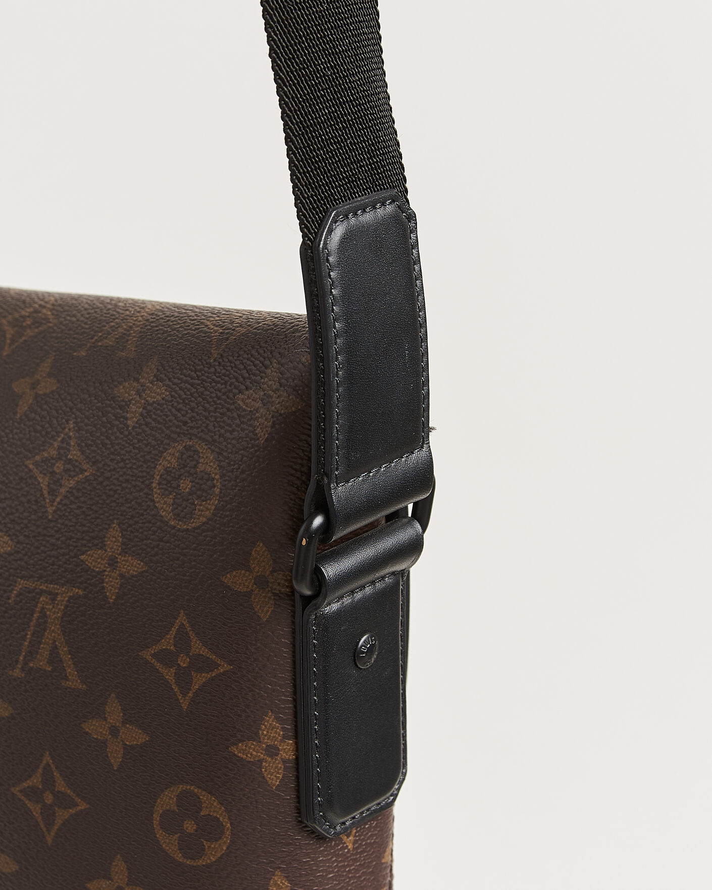 Herr | Pre-Owned & Vintage Bags | Louis Vuitton Pre-Owned | Messenger Bag Monogram Macassar