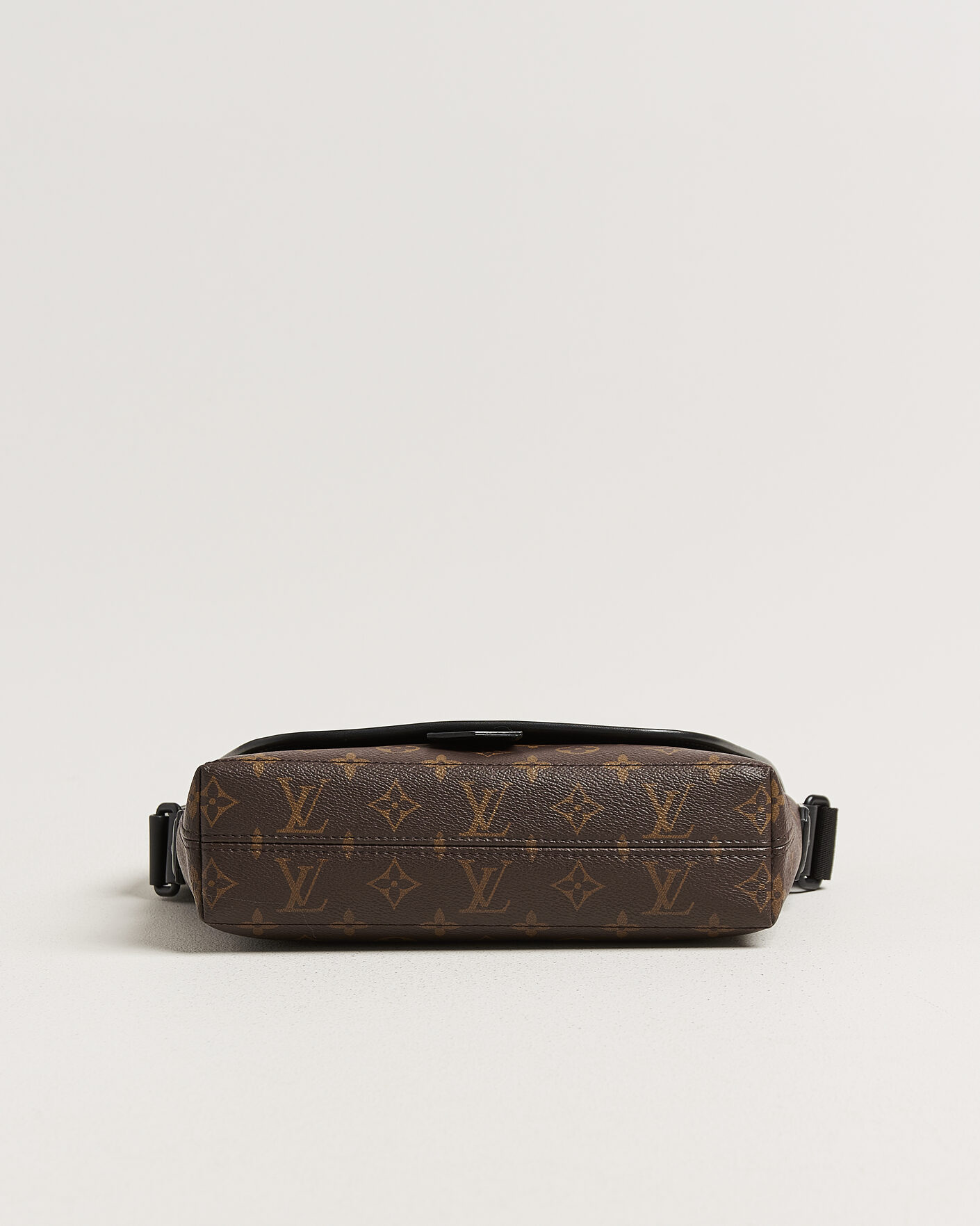 Herr | Pre-Owned & Vintage Bags | Louis Vuitton Pre-Owned | Messenger Bag Monogram Macassar