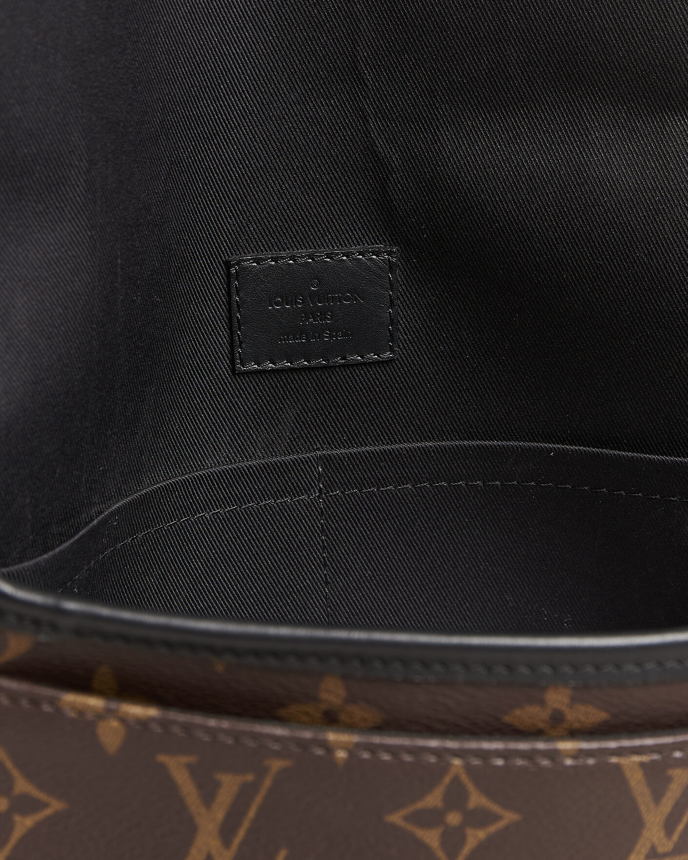 Herr | Pre-Owned & Vintage Bags | Louis Vuitton Pre-Owned | Messenger Bag Monogram Macassar