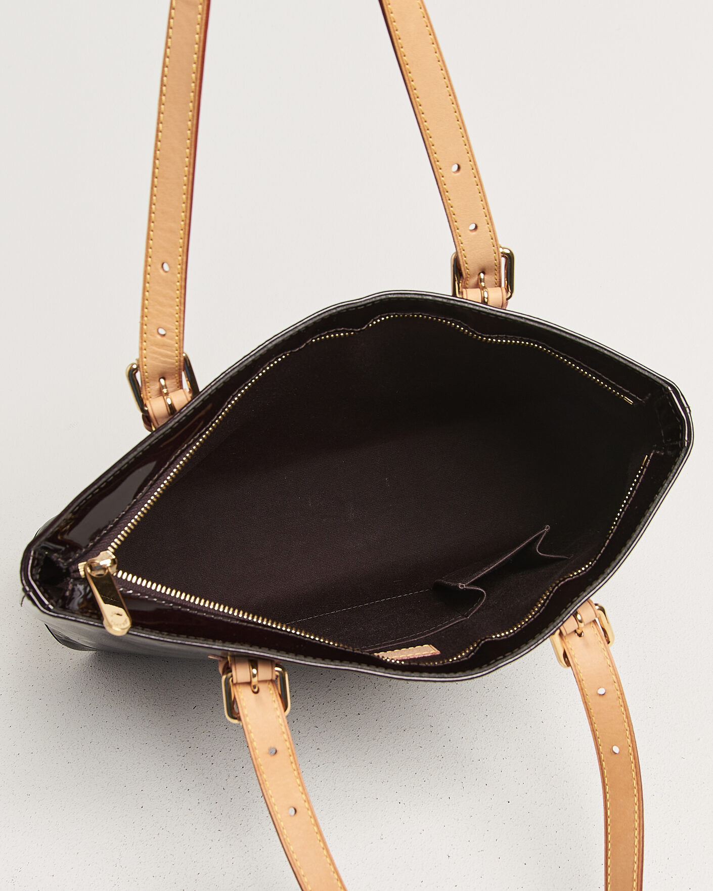 Herr | Pre-Owned & Vintage Bags | Louis Vuitton Pre-Owned | Brentwood Tote Bag Vernis Leather Burgundy