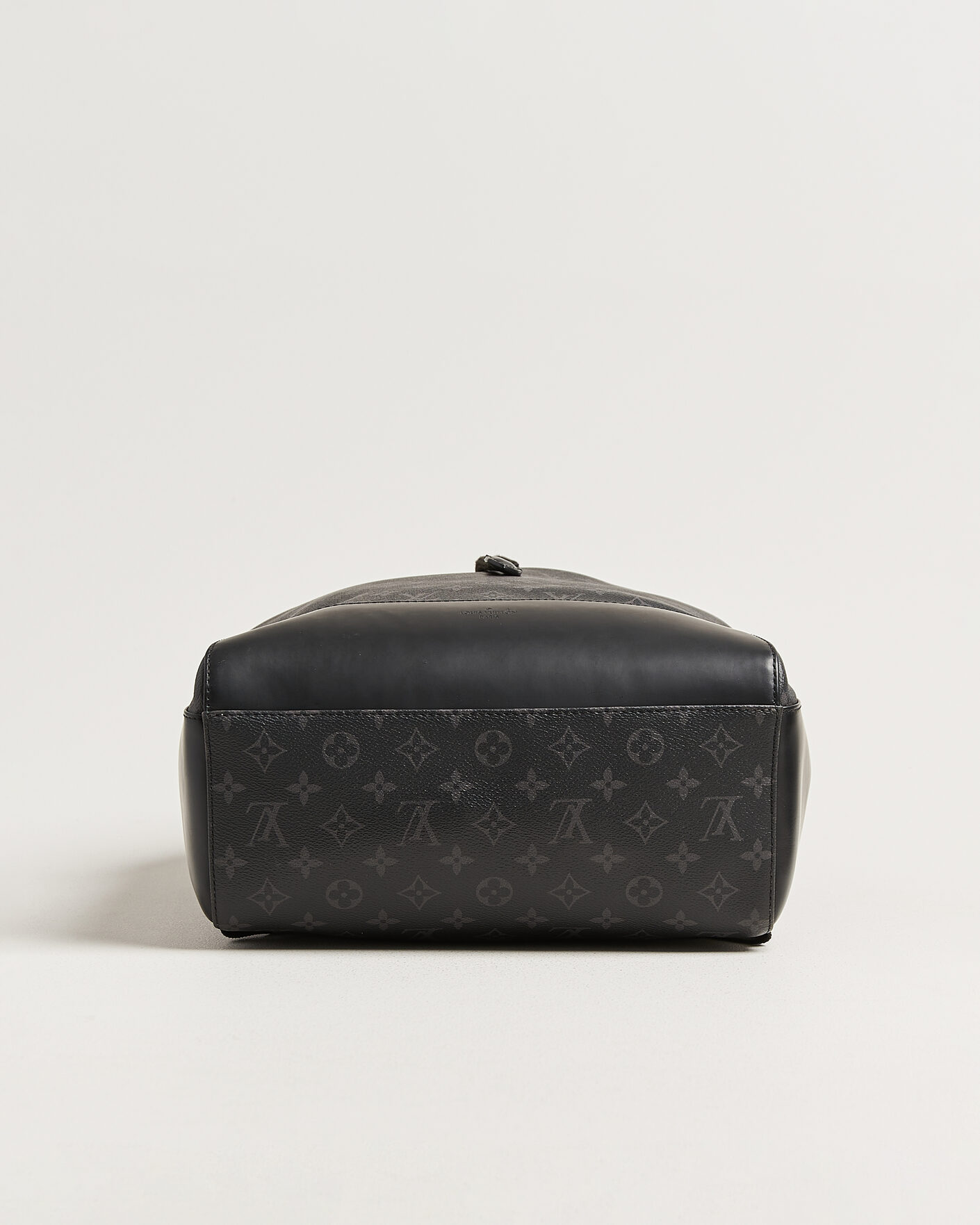 Herr | Pre-Owned & Vintage Bags | Louis Vuitton Pre-Owned | Explorer Backpack Monogram Eclipse