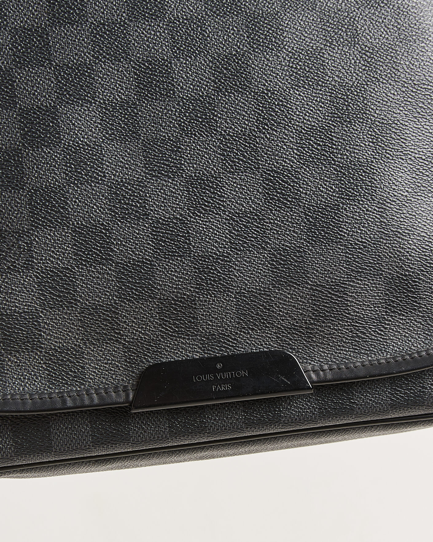 Herr | Pre-Owned & Vintage Bags | Louis Vuitton Pre-Owned | Daniel MM Shoulder Bag Damier Graphite