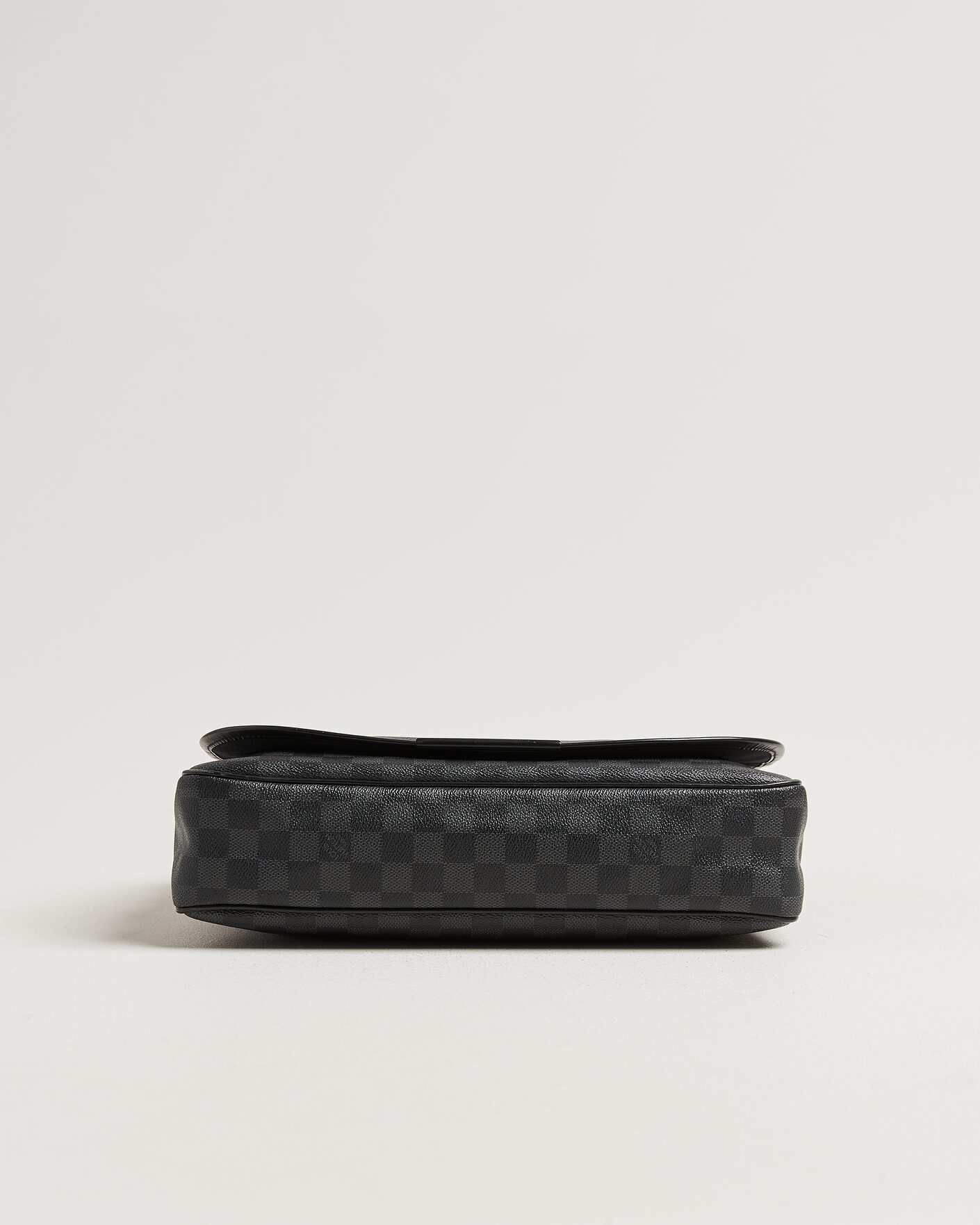 Herr | Pre-Owned & Vintage Bags | Louis Vuitton Pre-Owned | Daniel MM Shoulder Bag Damier Graphite