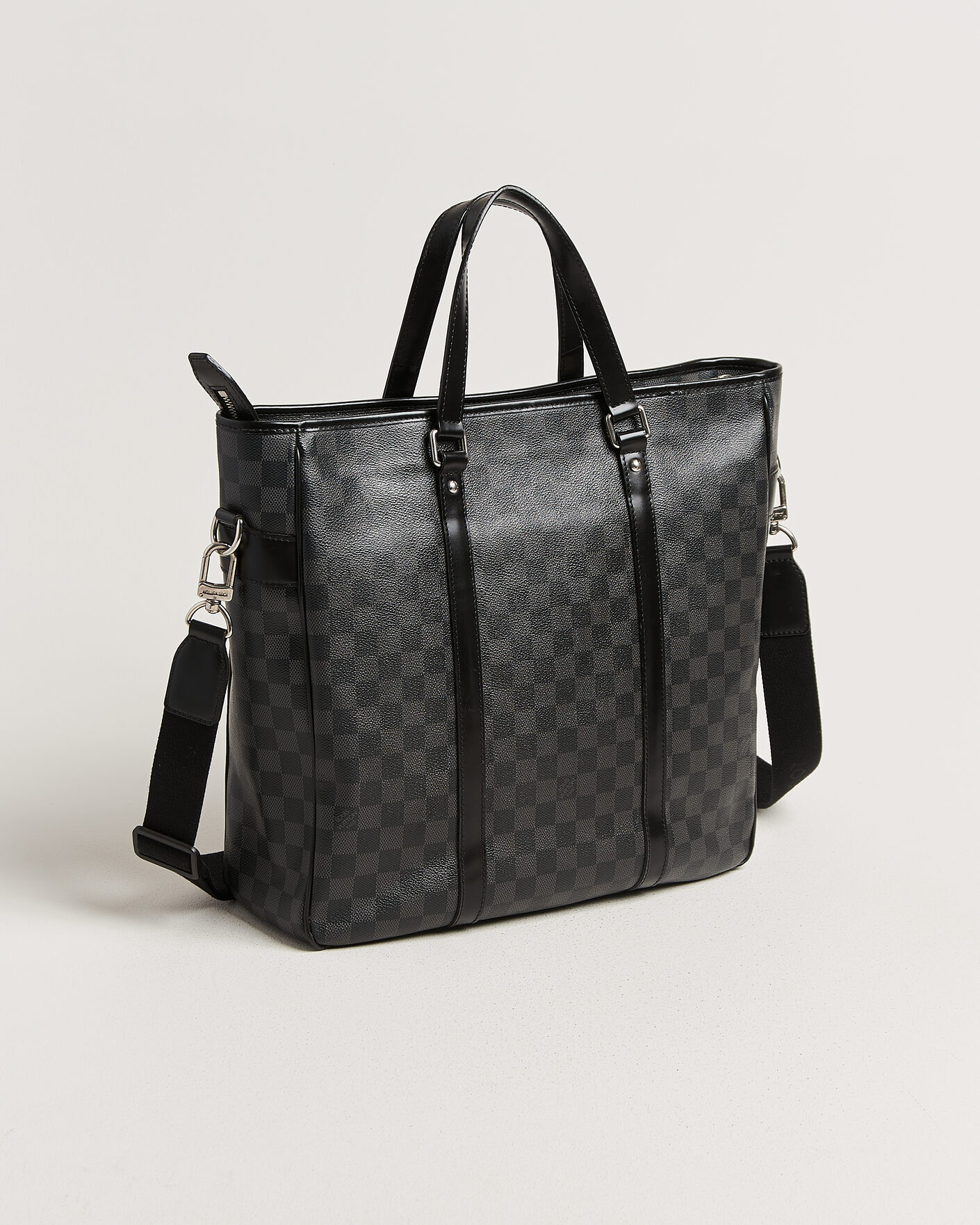 Herr | Pre-Owned & Vintage Bags | Louis Vuitton Pre-Owned | Tadao Tote Bag Damier Graphite