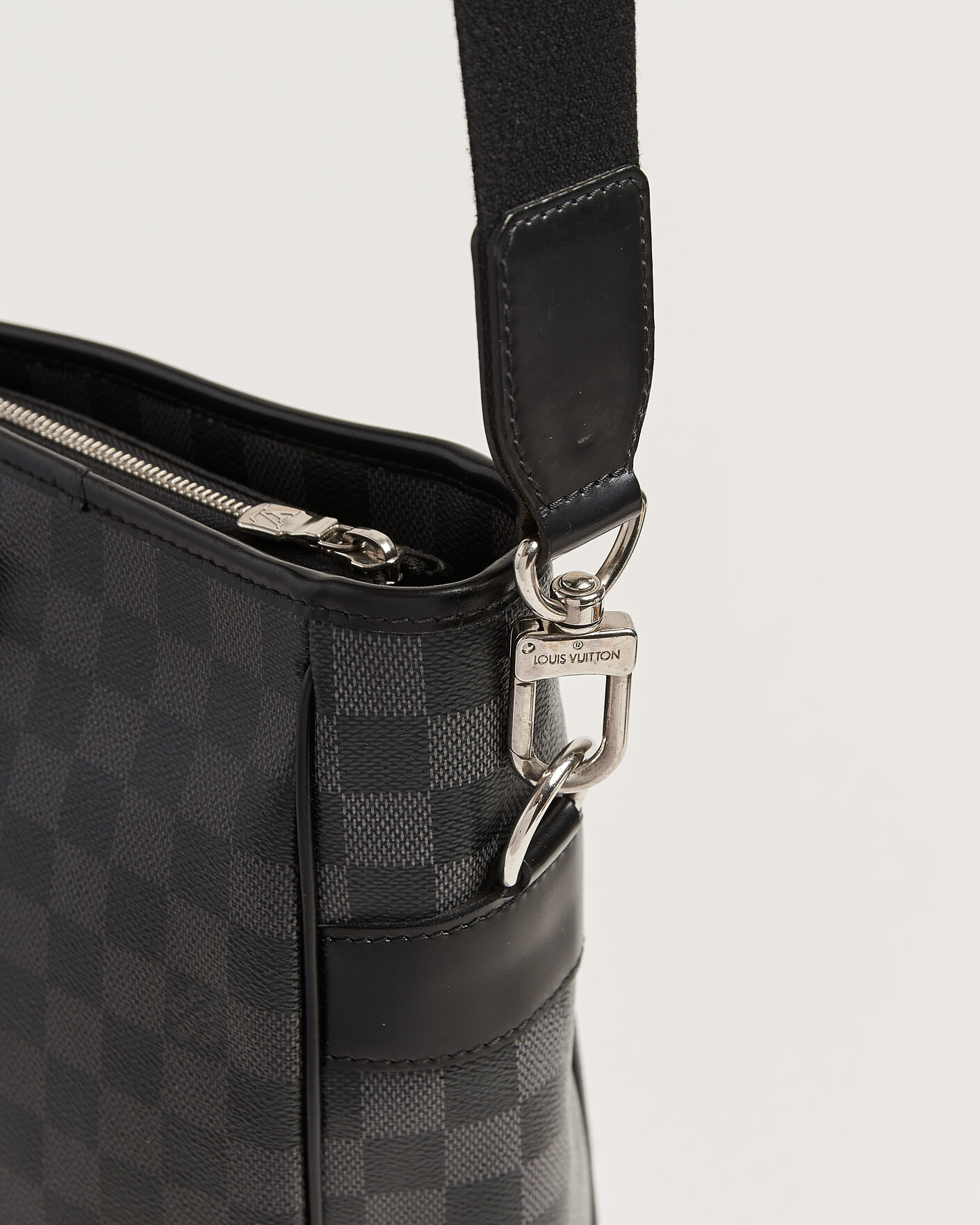 Herr | Pre-Owned & Vintage Bags | Louis Vuitton Pre-Owned | Tadao Tote Bag Damier Graphite