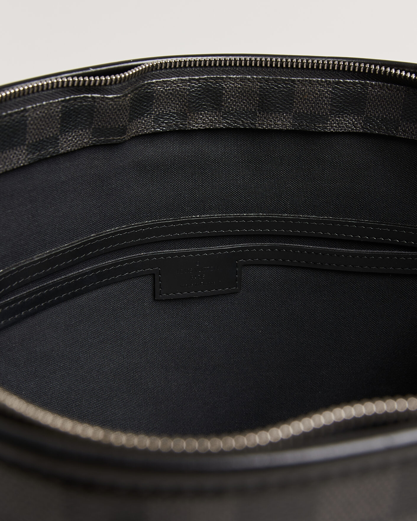 Herr | Pre-Owned & Vintage Bags | Louis Vuitton Pre-Owned | Tadao Tote Bag Damier Graphite