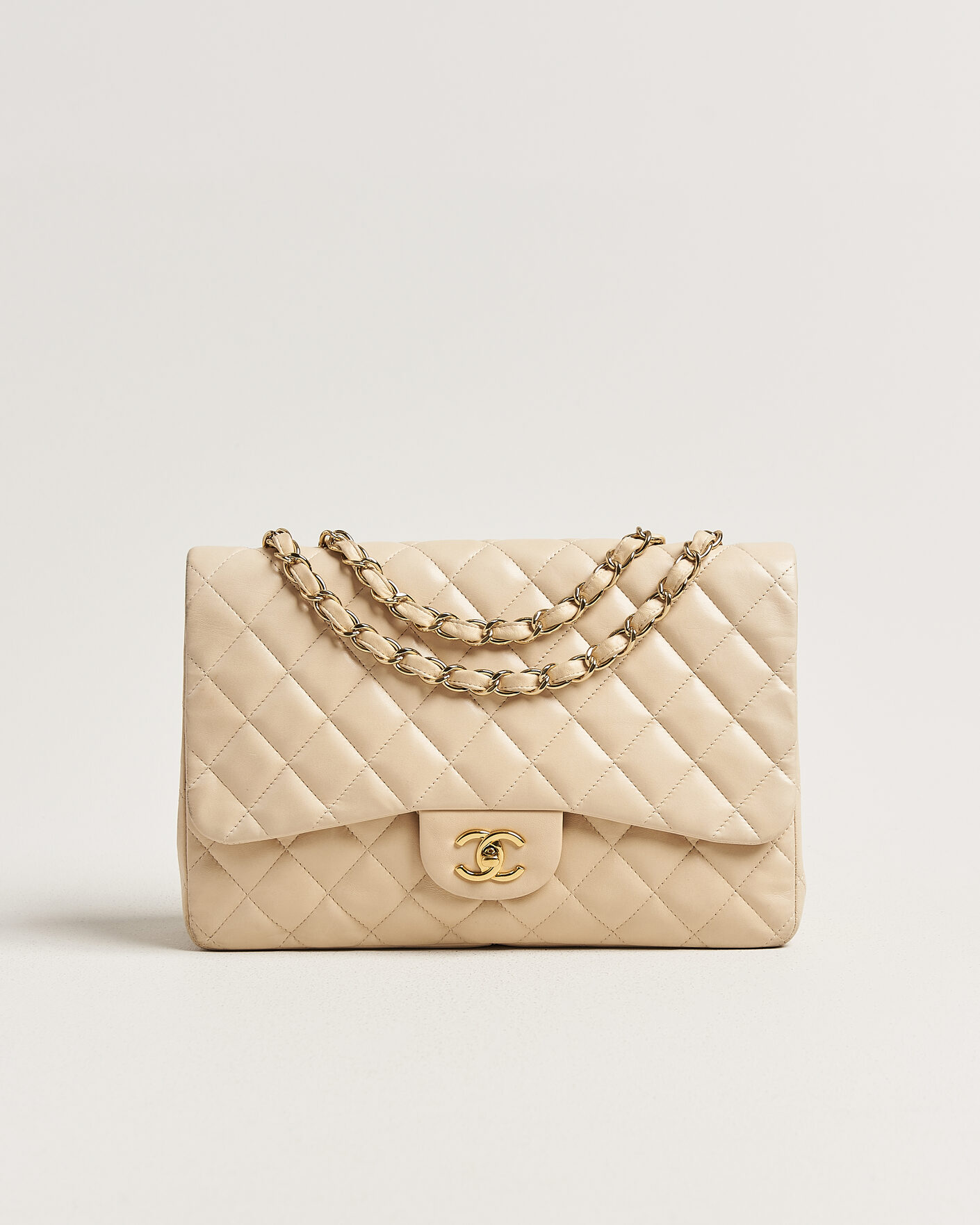 Herr | Pre-Owned & Vintage Bags | Chanel Pre-Owned | Classic Jumbo Single Flap Bag Lambskin Beige