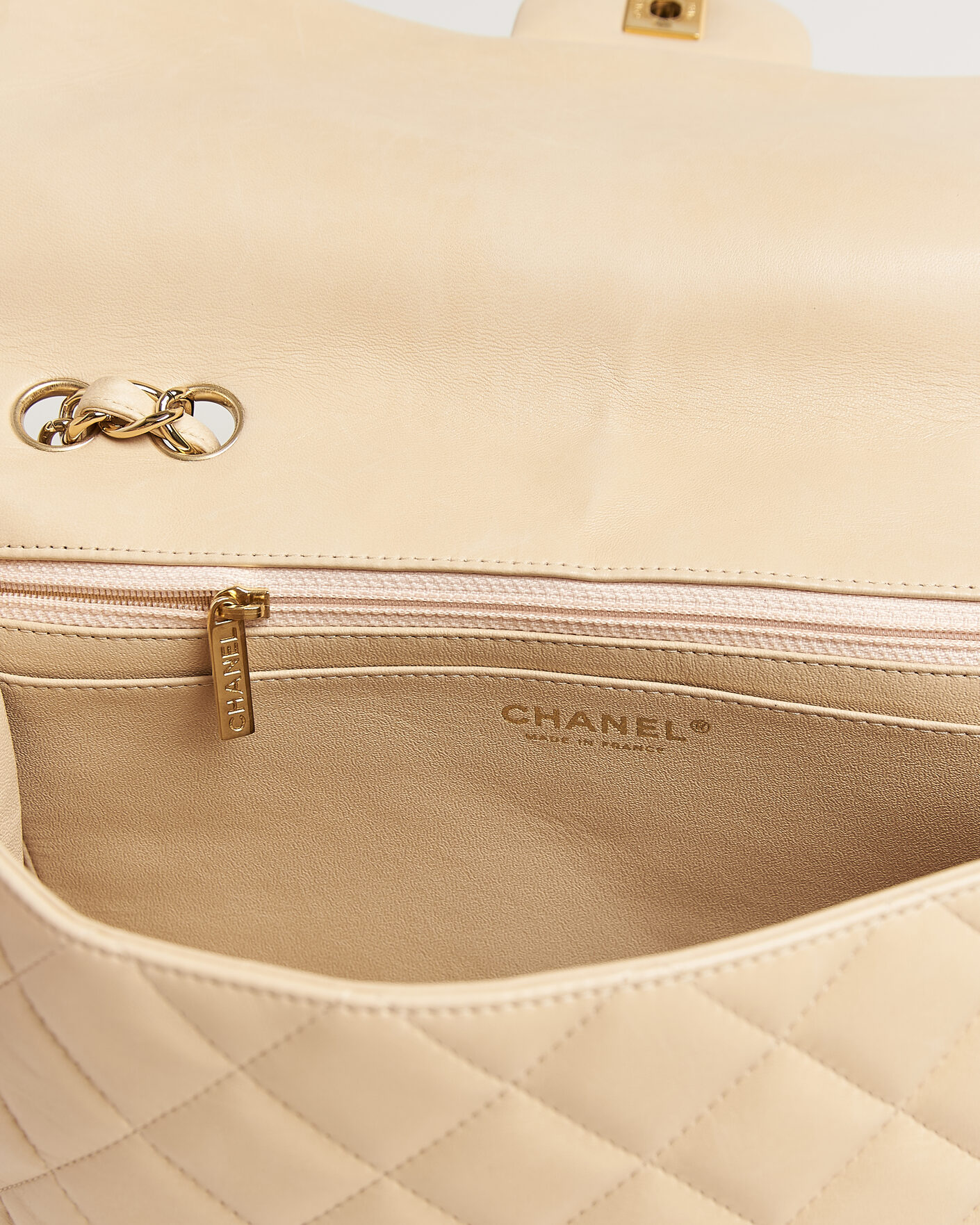 Herr | Pre-Owned & Vintage Bags | Chanel Pre-Owned | Classic Jumbo Single Flap Bag Lambskin Beige