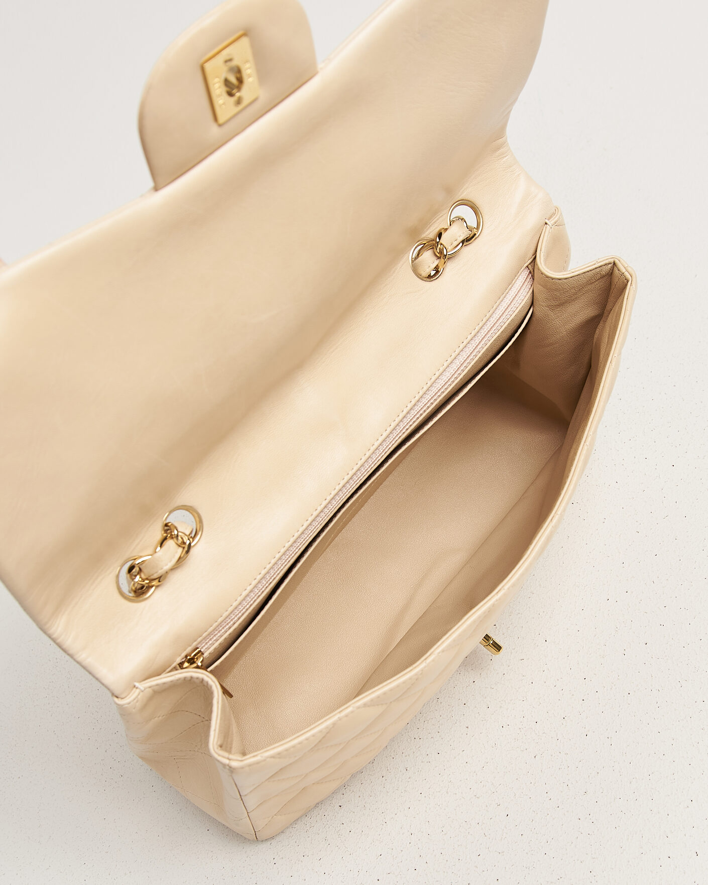Herr | Pre-Owned & Vintage Bags | Chanel Pre-Owned | Classic Jumbo Single Flap Bag Lambskin Beige