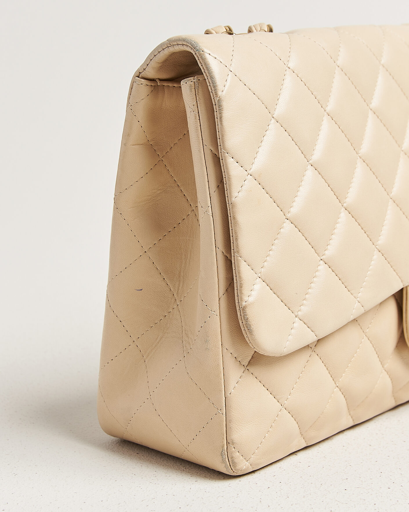 Herr | Pre-Owned & Vintage Bags | Chanel Pre-Owned | Classic Jumbo Single Flap Bag Lambskin Beige